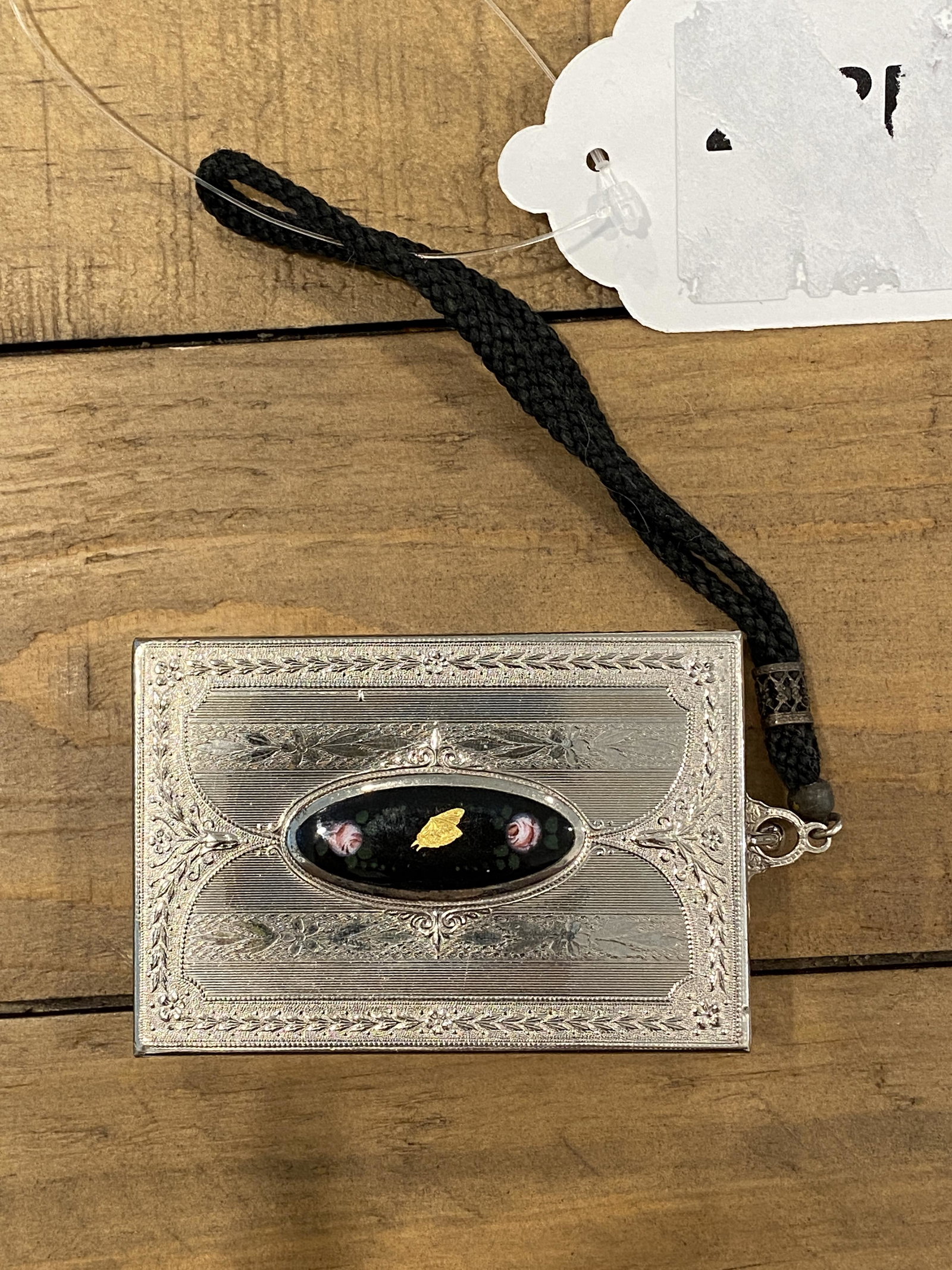 VINTAGE OLD LADIES COMPACT: VINTAGE OLD LADIES COMPACT. A GREAT FIND AND AN EXCELLENT ADDITION TO YOUR COLLECTION.