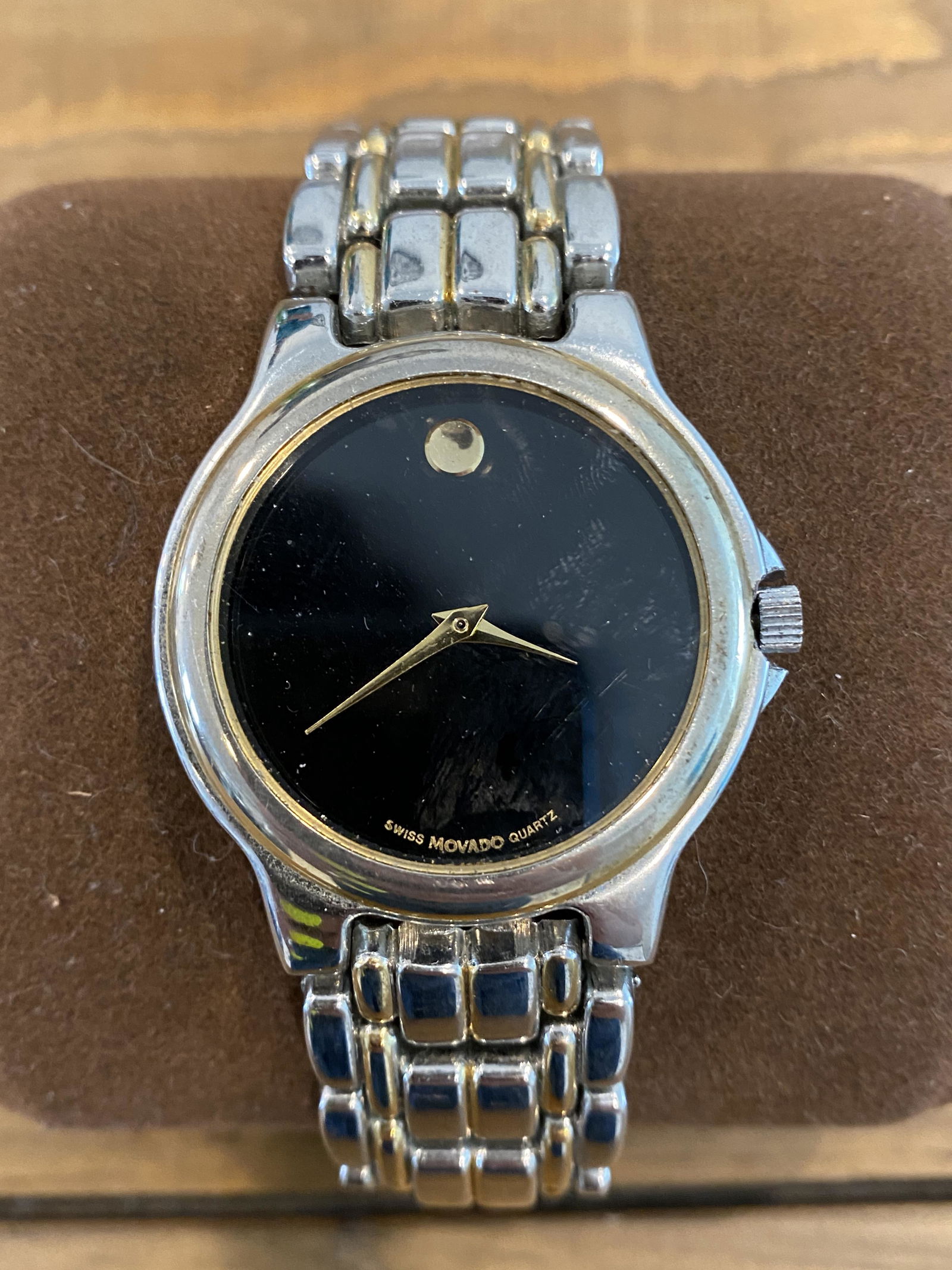 MENS MOVADO 2 TONE S/S GOLD WATCH: MENS MOVADO 2 TONE S/S GOLD WATCH. WORKS GREAT AND KEEPS GREAT TIME. A GREAT FIND AND AN EXCELLENT ADDITION TO YOUR COLLECTION.