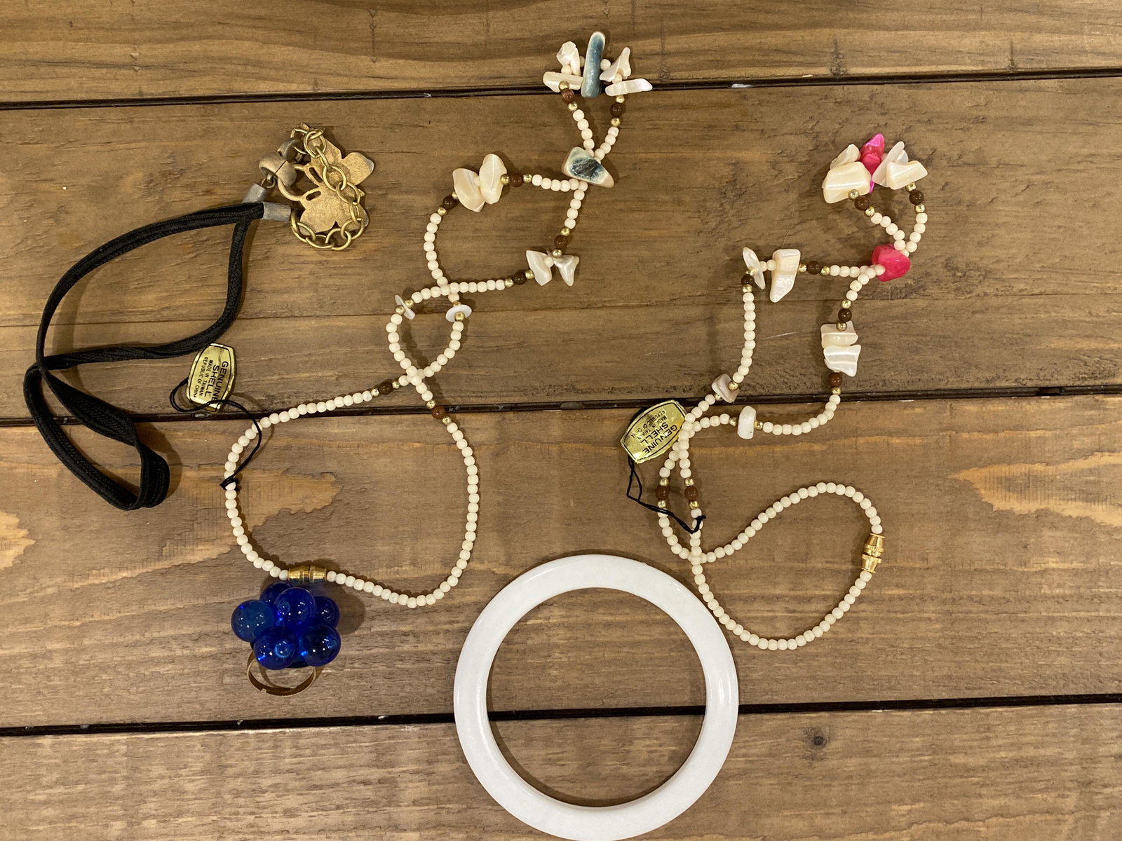 ESTATE COLLECTION OG BEADED NECKLACES, BRACELETS, ETC.: ESTATE COLLECTION OG BEADED NECKLACES, BRACELETS, ETC. A GREAT LOT TO ADD TO YOUR COLLECTION.