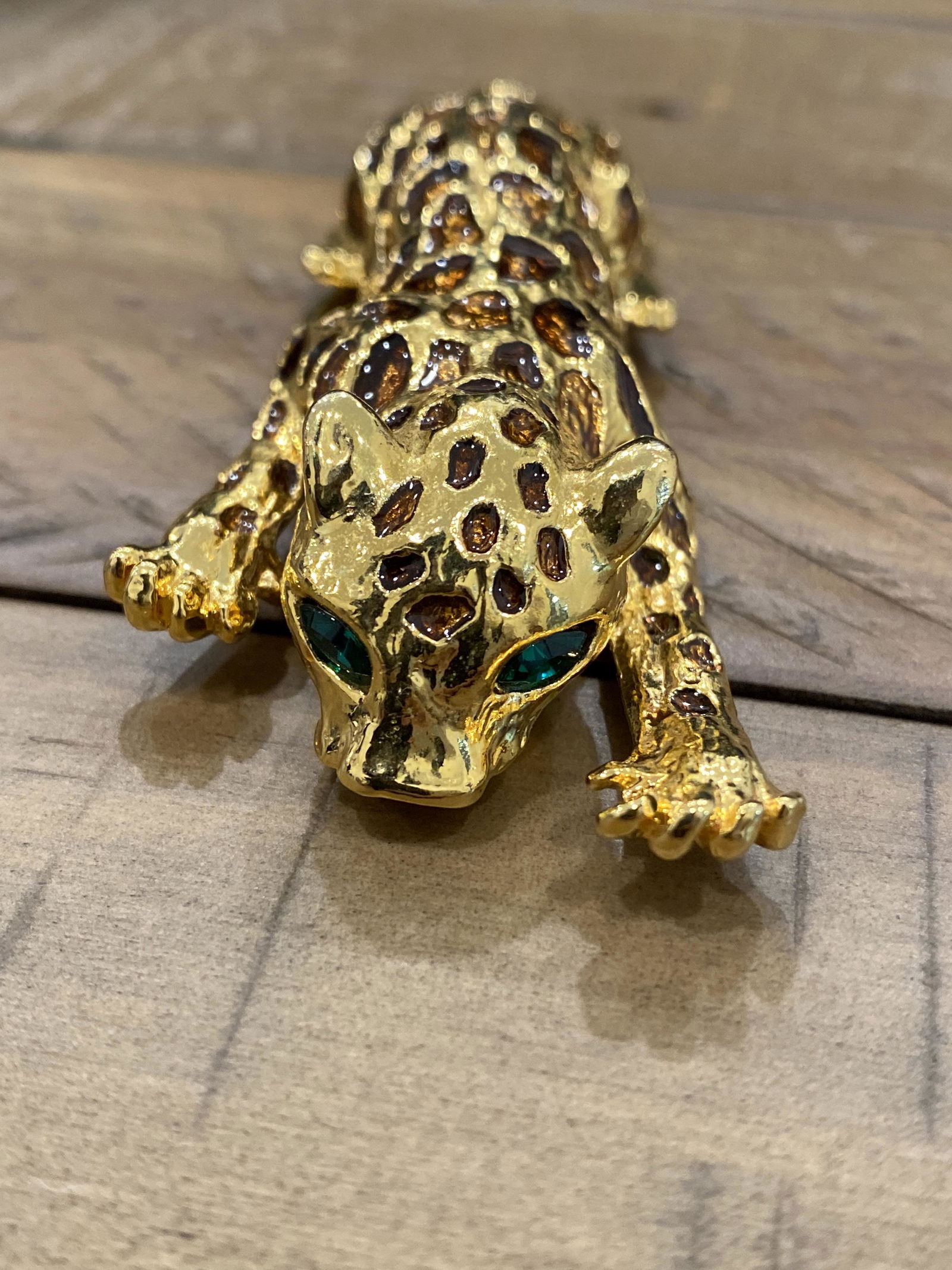 HIGH GRADE GOLD LEOPARD: HIGH GRADE GOLD LEOPARD. IN GOOD OVERALL SHAPE AND CONDITION. A GREAT FIND AND AN EXCELLENT ADDITION TO YOUR COLLECTION.
