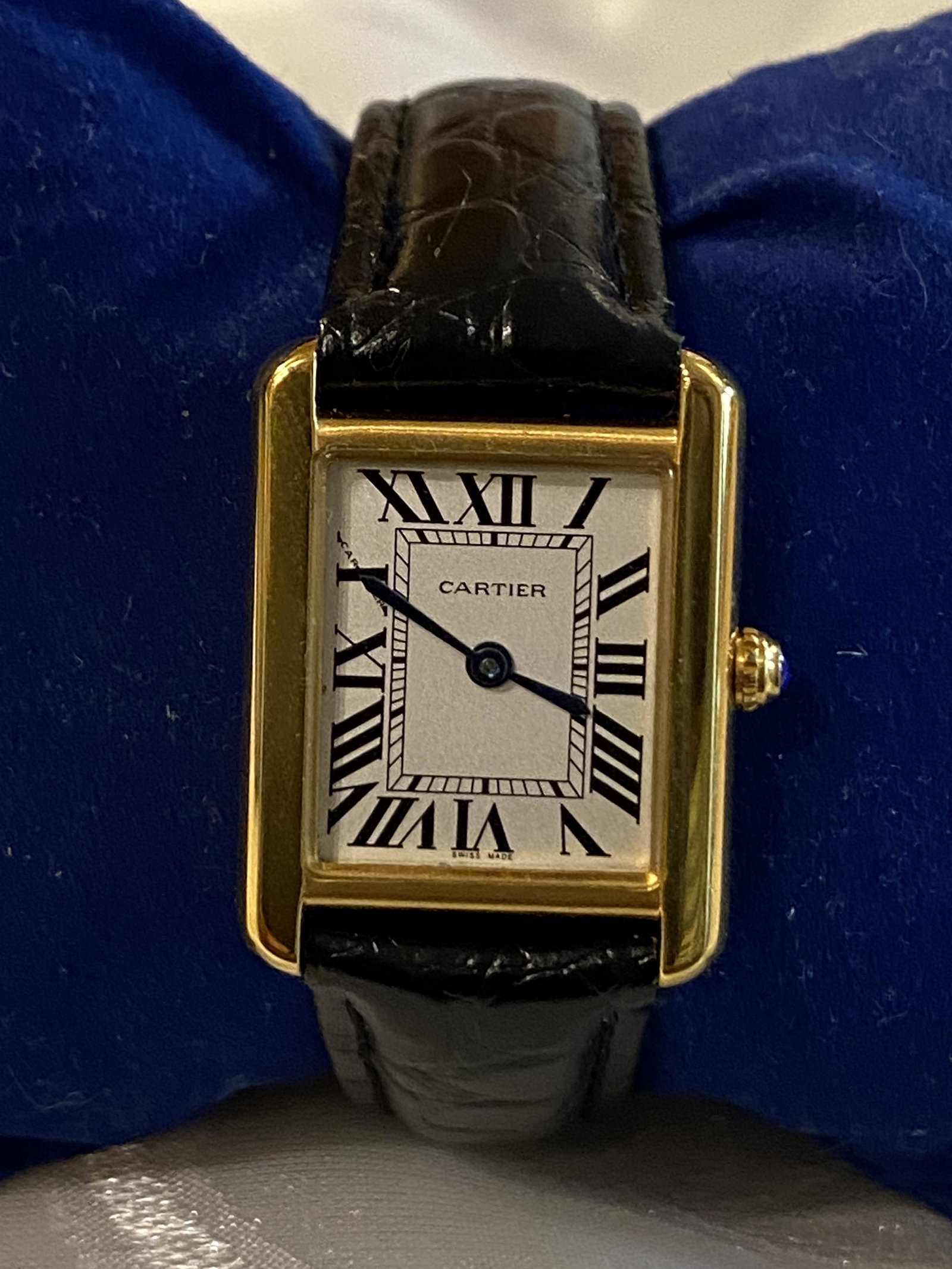 ESTATE FIND LADIES CARTIER QUARTZ WATCH: ESTATE FIND LADIES CARTIER QUARTZ WATCH. APPEARS TO BE IN GOOD WORKING ORDER AND KEEPING TIME. SOLD AS-IS. FOUND AT AN ESTATE. BEAUTIFUL WATCH THAT LOOKS GREAT ON THE WRIST.