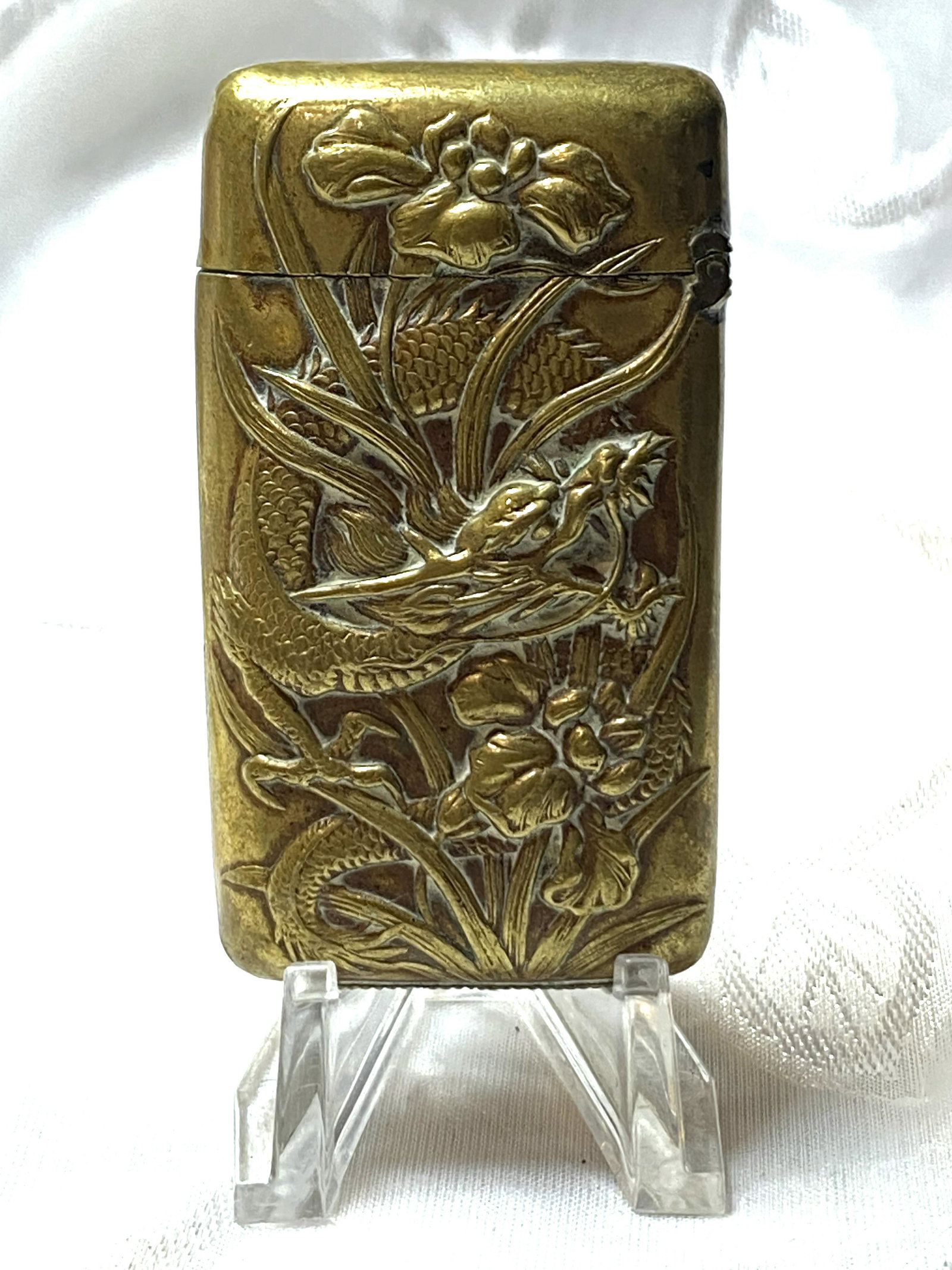 ANTIQUE JAPANESE BRASS LIGHTER CASE: ANTIQUE JAPANESE BRASS LIGHTER CASE. PLEASE VIEW ALL DETAILED PICTURES. A GREAT ADDITION TO YOUR COLLECTION.