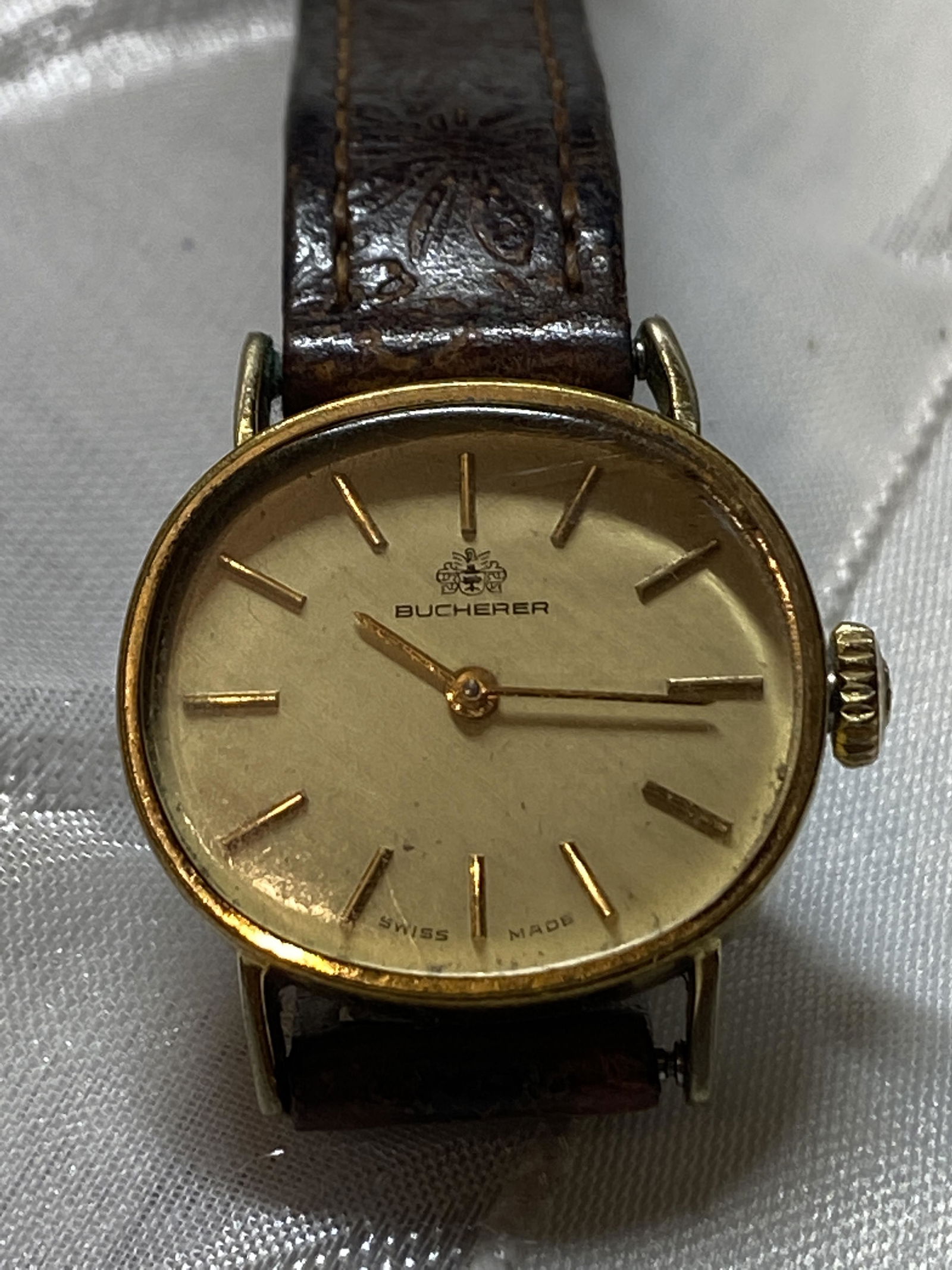 VINTAGE BUCHERER LADIES WRISTWATCH: VINTAGE BUCHERER LADIES WRISTWATCH. IN MINT OVERALL SHAPE AND CONDITION. WATCH DOES RUN, HOWEVER, WE ARE NOT SURE ON THE ACCURACY OF TIME. A GREAT FIND AND AN EXCELLENT ADDITION TO YOUR COLLECTION.