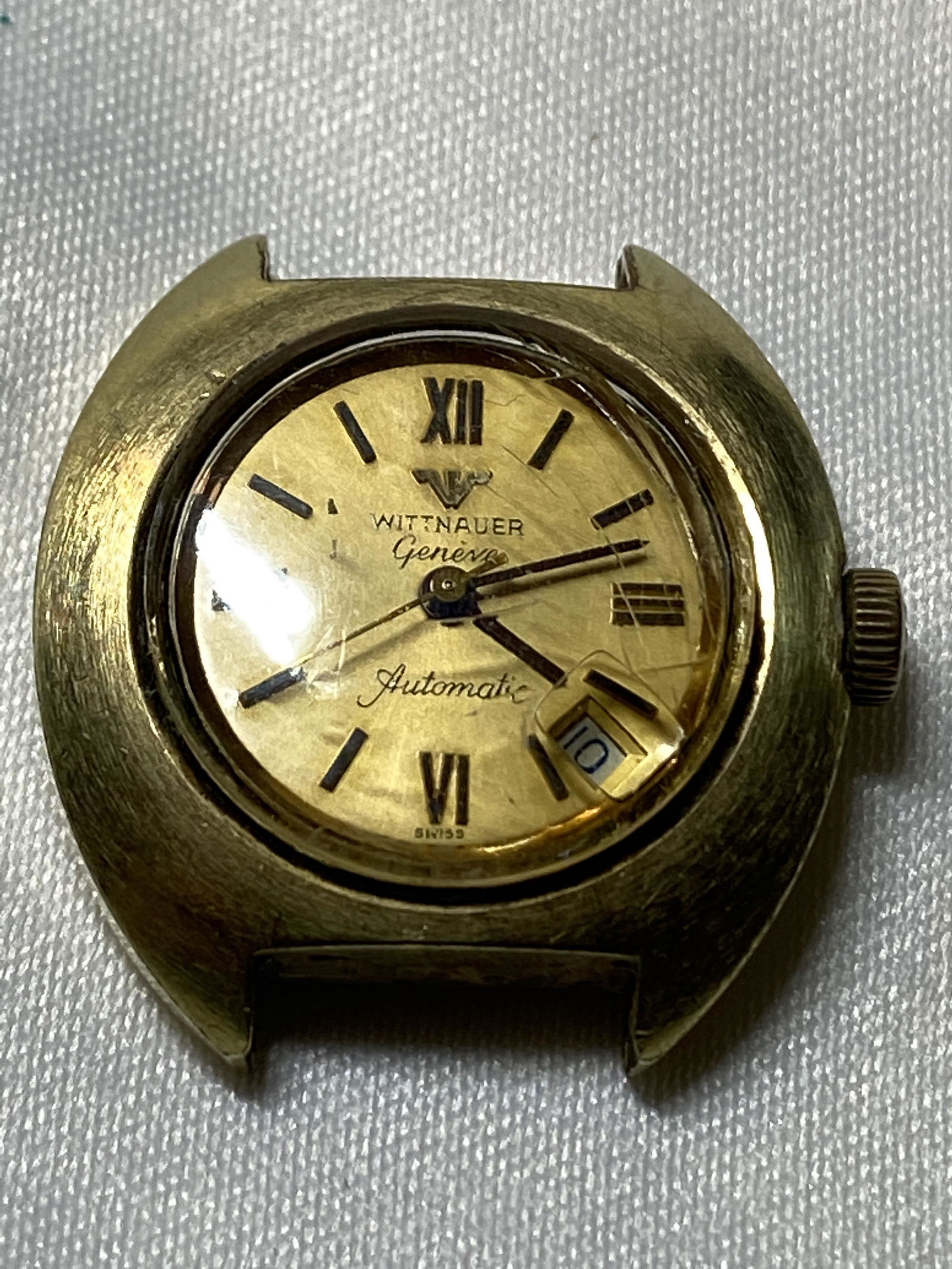 VINTAGE WITTNAUER LADIES AUTOMATIC WATCH: VINTAGE WITTNAUER LADIES AUTOMATIC WATCH. RUNS AND KEEPS TIME. NEEDS NEW STRAPS. PLEASE VIEW ALL DETAILED PICTURES. A GREAT FIND AND AN EXCELLENT ADDITION TO YOUR COLLECTION.