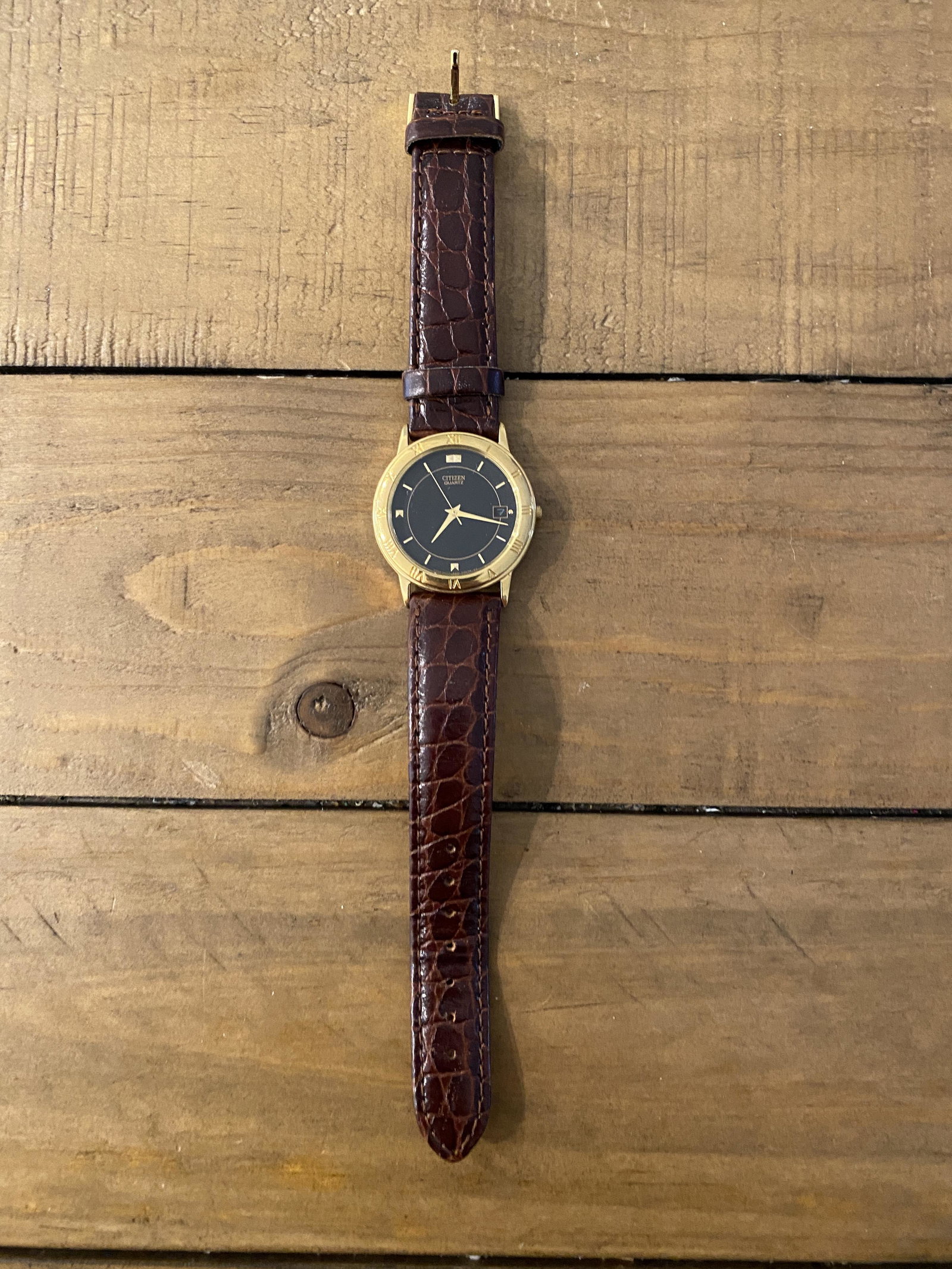 LADIES GOLD CITIZEN QUARTZ WRISTWATCH: LADIES GOLD CITIZEN QUARTZ WRISTWATCH. IN GOOD OVERALL SHAPE AND CONDITION.