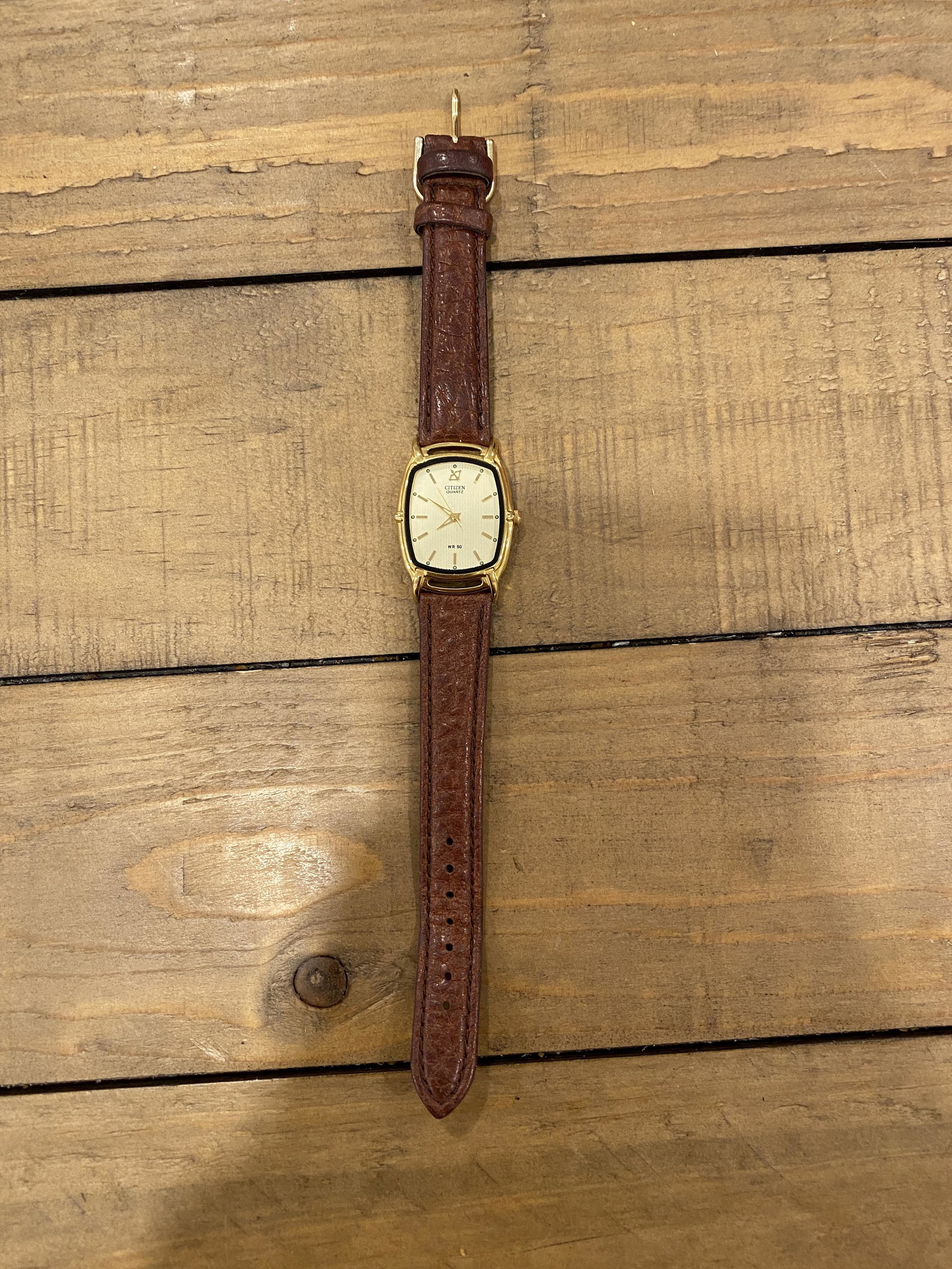 MENS CITIZEN WR 50 WATCH: MENS CITIZEN WR 50 WATCH. WATCH KEEPS PERFECT TIME AND WORKING. A GREAT ADDITION TO YOUR COLLECTION.