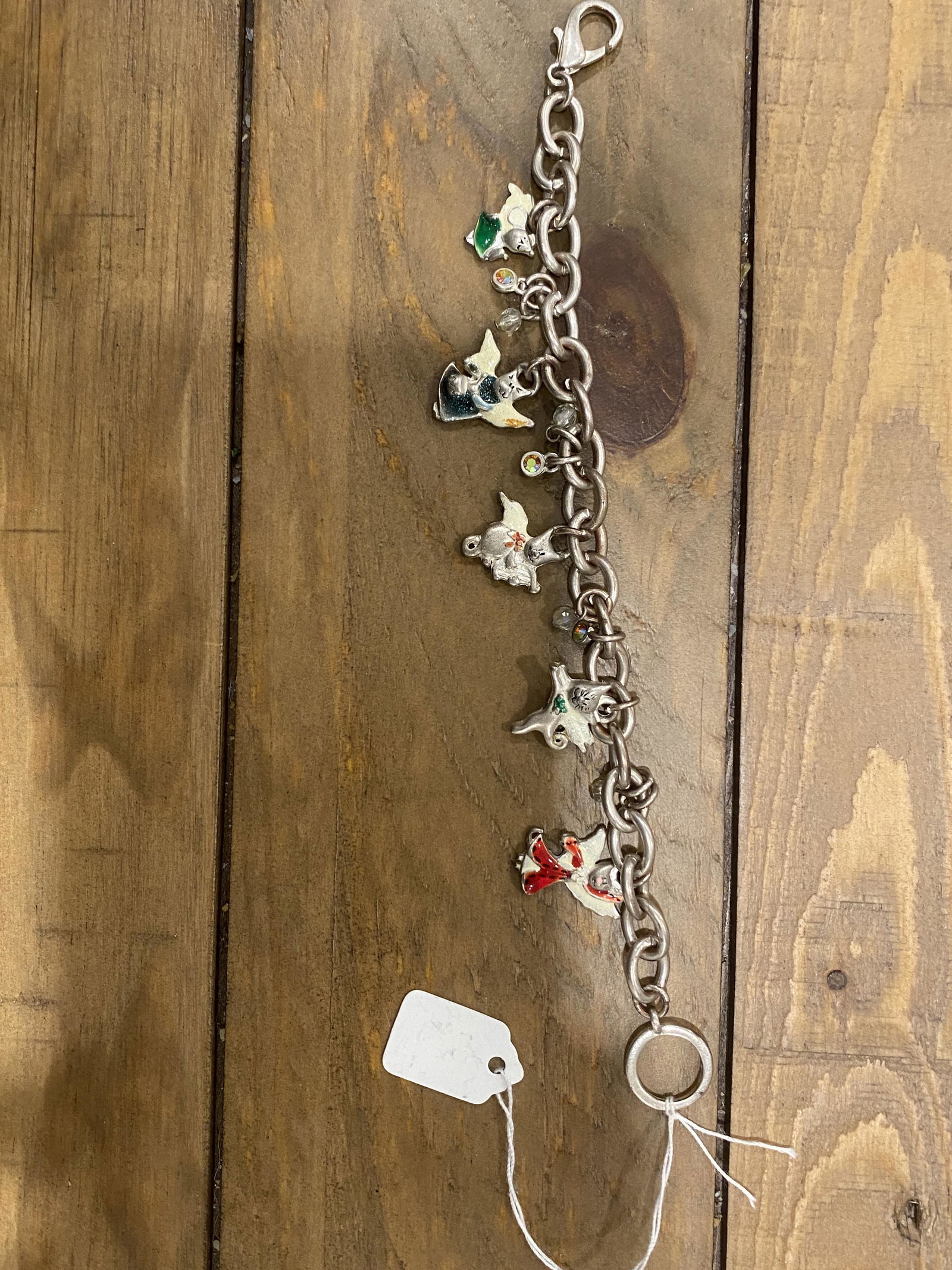 VINTAGE ESTATE STERLING SILVER CHARMS BRACELET: VINTAGE ESTATE STERLING SILVER CHARMS BRACELET. IN GOOD OVERALL SHAPE AND CONDITION. A GREAT FIND AND AN EXCELLENT ADDITION TO YOUR COLLECTION.
