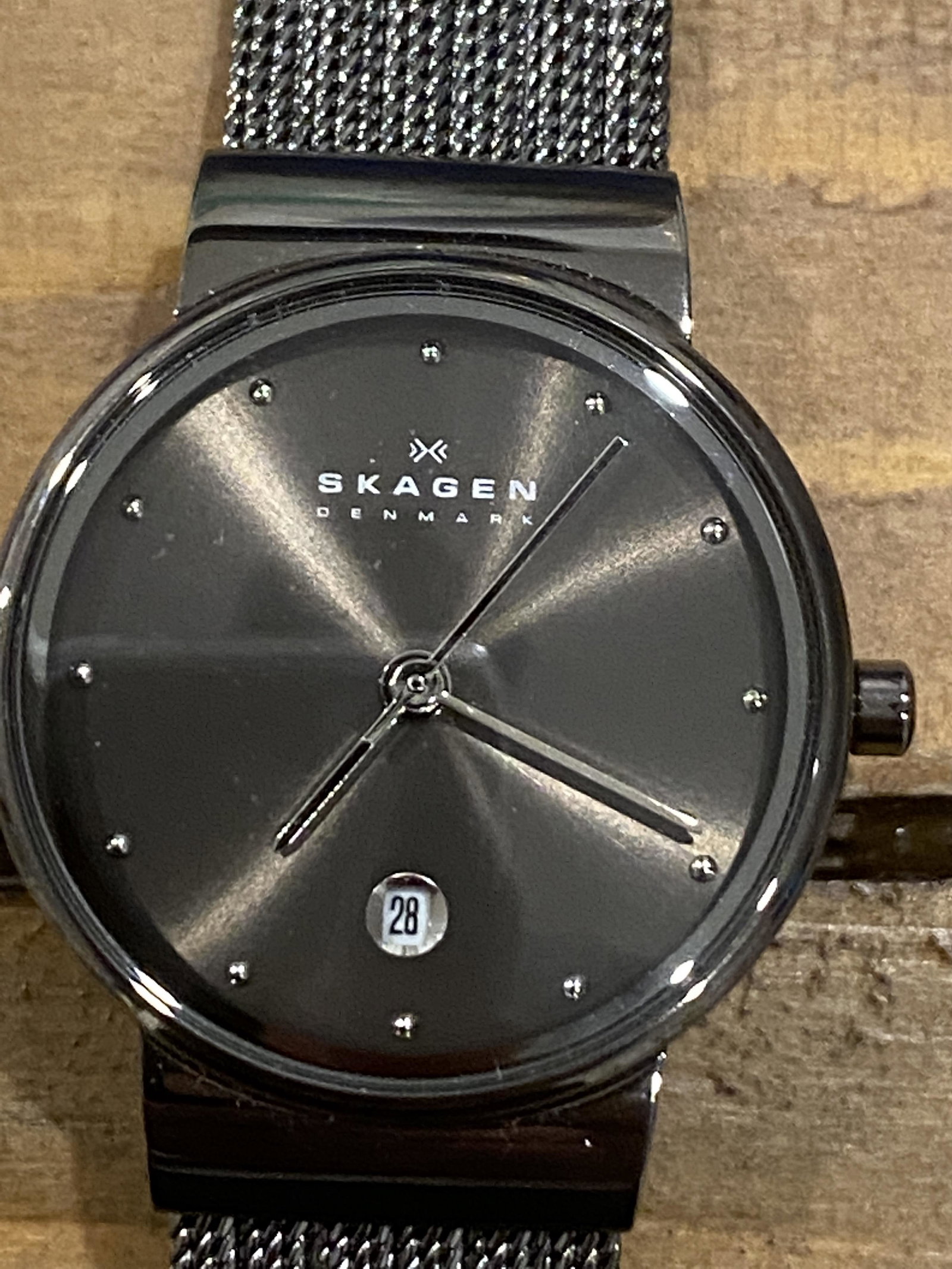 ESTATE SKAGEN DENMARK MENS WRISTWATCH: ESTAE SKAGEN DENMARK MENS WRISTWATCH. IN MINT OVERALL SHAPE AND CONDITION. A GREAT FIND AND AN EXCELLENT ADDITION TO YOUR COLLECTION.