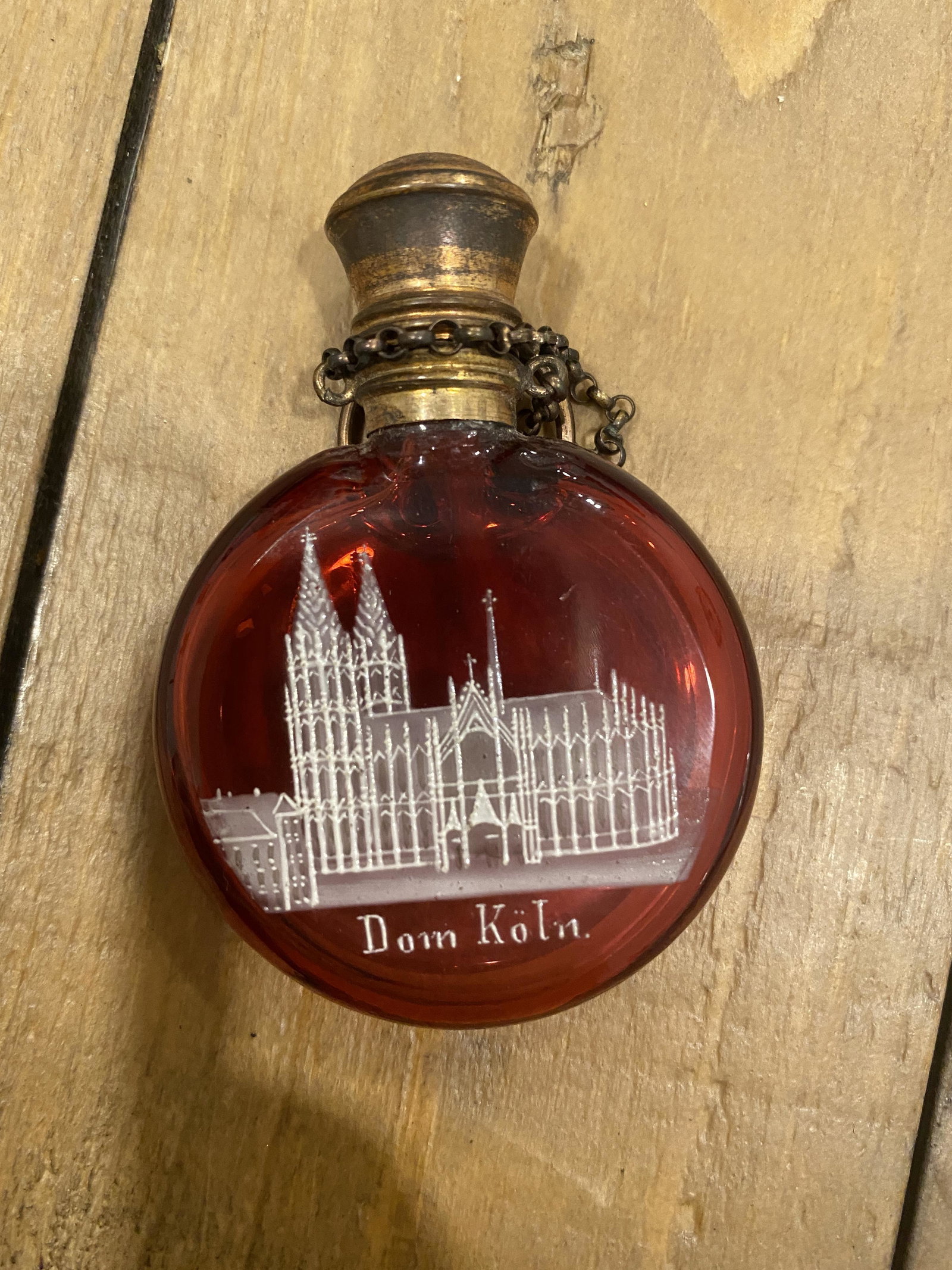 VINTAGE DOM KOLN ESTATE PERFUME BOTTLE: VINTAGE DOM KOLN ESTATE PERFUME BOTTLE. A GREAT FIND AND AN EXCELLENT ADDITION TO YOUR COLLECTION.