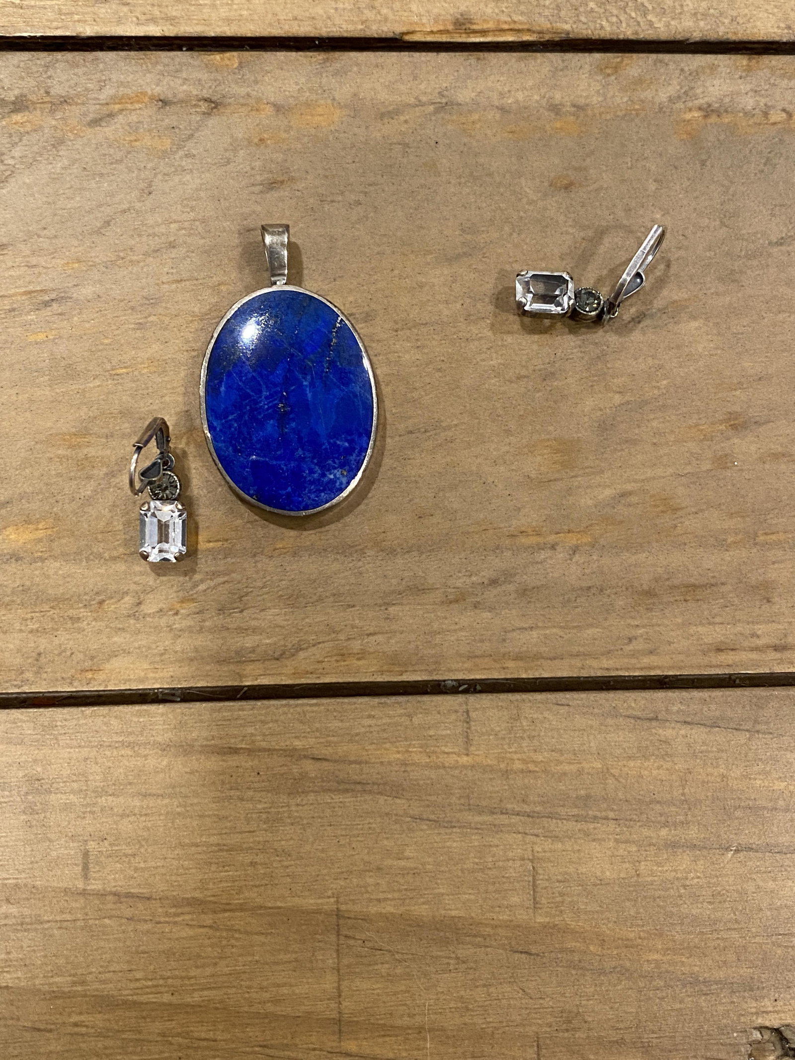 VINTGE ESTATE STLERING SILVER LAPIS LAZULI PENDNAT &: VINTGE ESTATE STLERING SILVER LAPIS LAZULI PENDNAT & EARRINGS. SOLD AS A LOT. ALL FOR ONE MONEY.