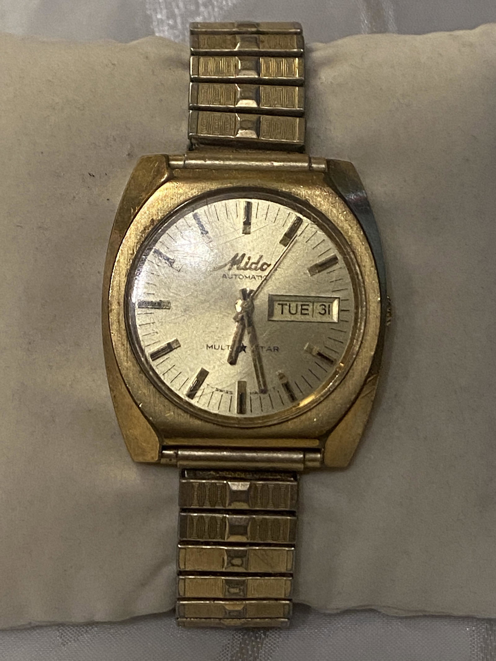 RARE MIDO MULTI-STAR MENS AUTOMATIC WRISTWATCH: RARE MIDO MULTI-STAR MENS AUTOMATIC WRISTWATCH. IN GOOD OVERALL SHAPE AND CONDITION WITH A GREAT LOOK TO IT AND AN EXCELLENT OVERALL EYE APPEAL. A GREAT FIND AND AN EXCELLENT ADDITION TO YOUR COLLECTI