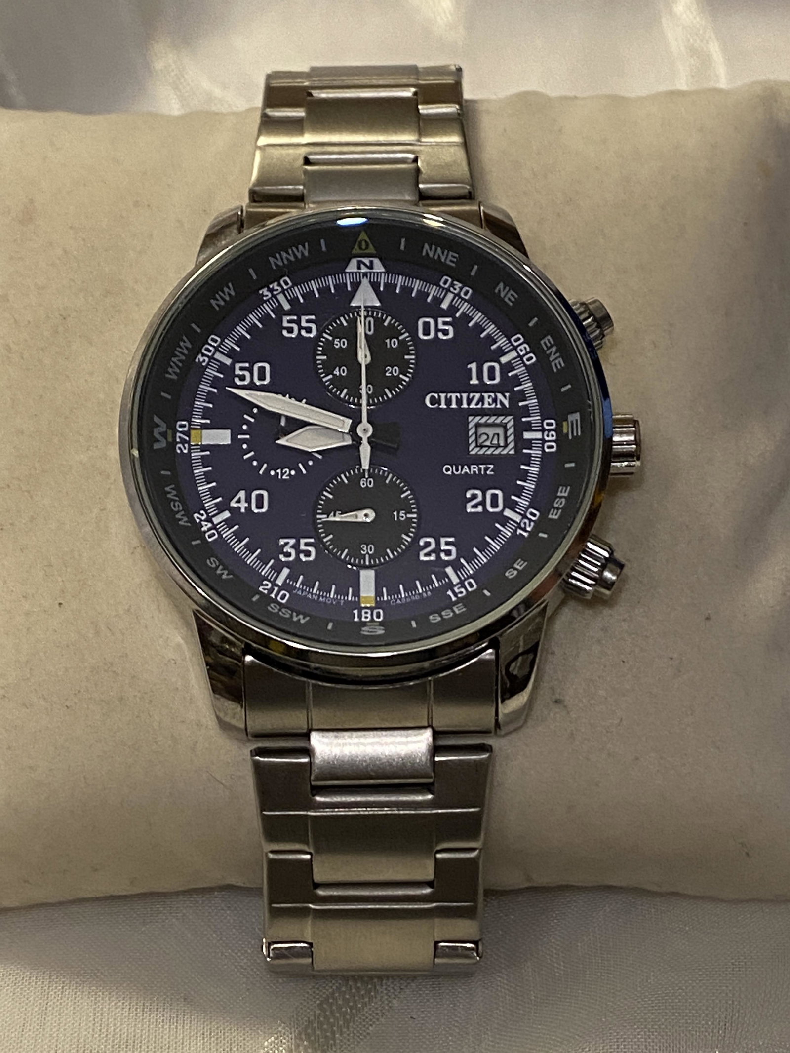 MENS CITIZEN AVIATOR WRISTWATCH: MENS CITIZEN AVIATOR WRISTWATCH. IN GOOD OVERALL SHAPE AND CONDITION. KEEPS GOOD TIME. PLEASE VIEW ALL DETAILED PICTURES. A GREAT FIND AND AN EXCELLENT ADDITION TO YOUR COLLECTION.