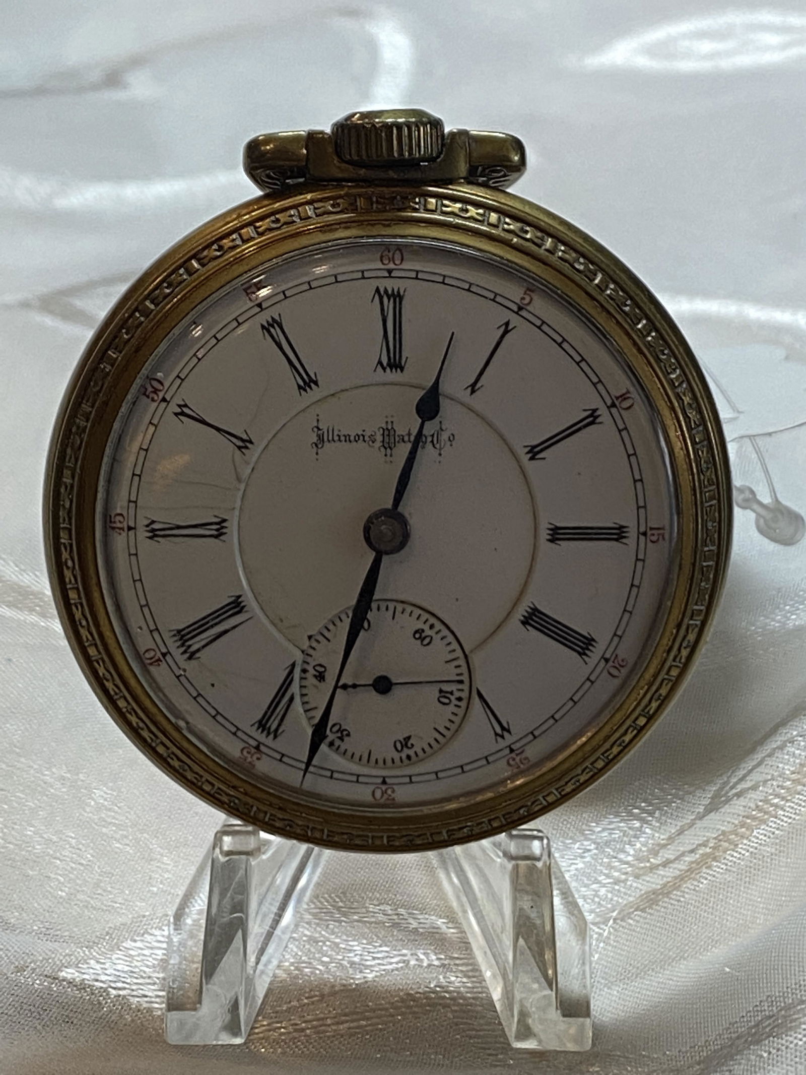 RARE ILLINOIS WATCH CO. MENS POCKET WATCH: RARE ILLINOIS WATCH CO. MENS POCKET WATCH. THIS IS A LARGER SIZED WATCH. HAS A GREAT LOOK TO IT WITH AN EXCELLENT OVERALL EYE APPEAL. A GREAT FIND AND AN EXCELLENT ADDITION TO YOUR COLLECTION.
