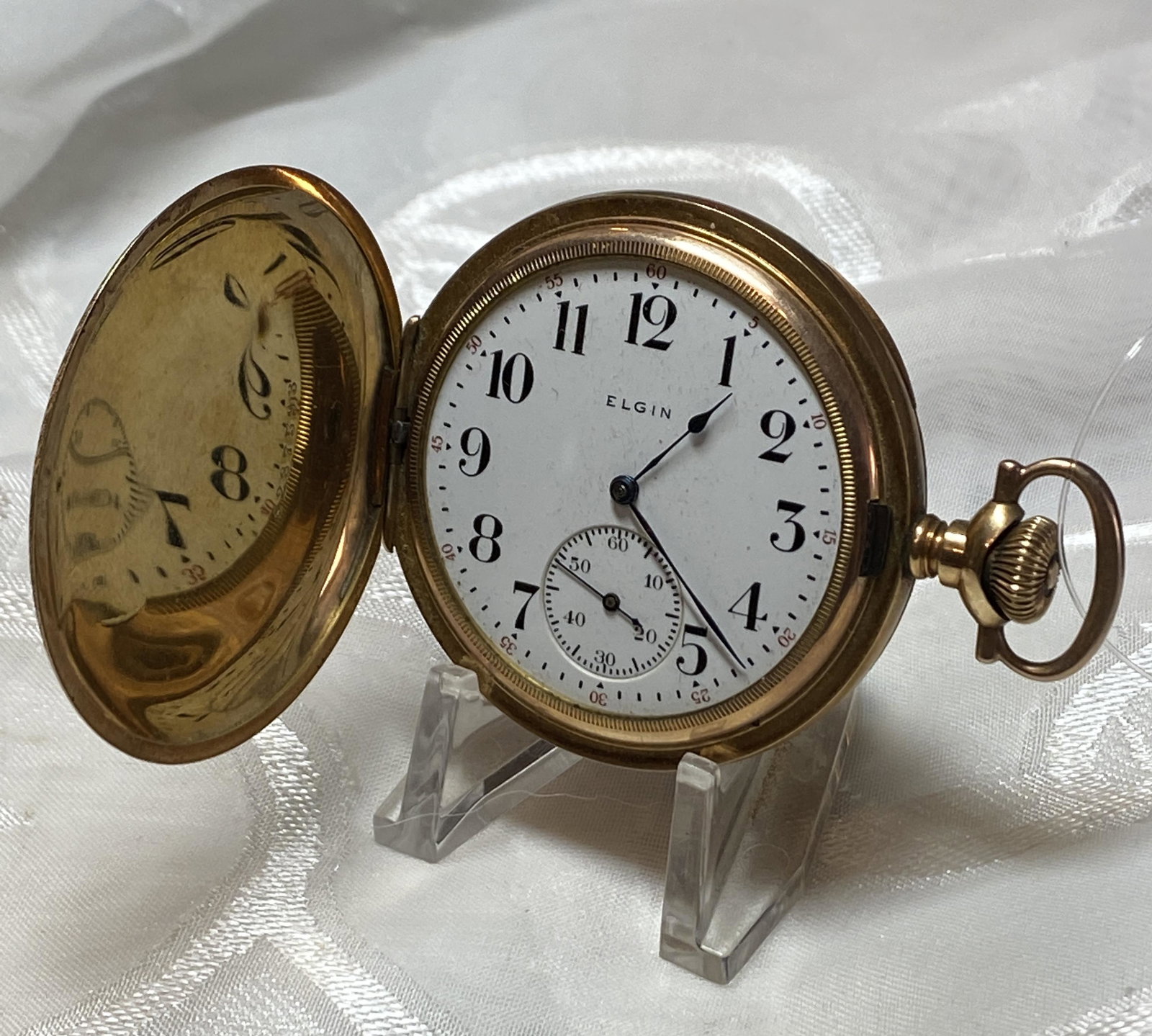 ELGIN MENS GOLD POCKET WATCH W/ U.S. PATRIOTIC SCENE: ELGIN MENS GOLD POCKET WATCH W/ U.S. PATRIOTIC SCENE. IN GOOD OVERALL SHAPE AND CONDITION. THIS IS A RARE WATCH WITH A U.S. PATRIOTIC SCENE OF AN EAGLE WITH A FLAG OF 13 STARS. SHOWS A CONFEDERATE SCE