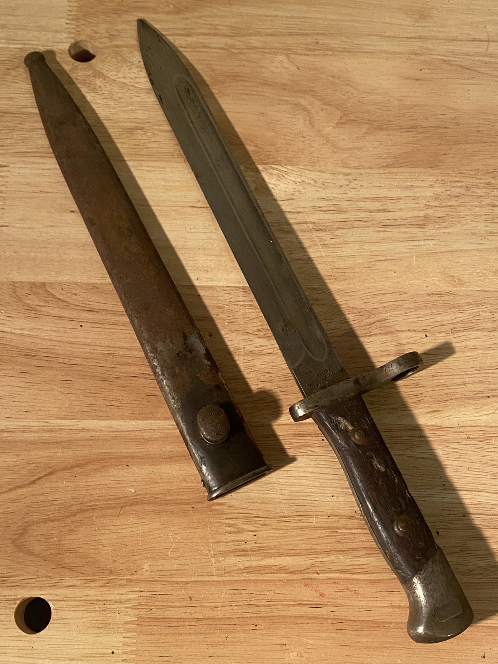 WW1 GERMAN WEYERSBERG KIRSCHBAUM & CO BAYONET: WW1 GERMAN WEYERSBERG KIRSCHBAUM & CO BAYONET. IN MINT OVERALL SHAPE AND CONDITION WITH A BEAUTIFUL OVERALL PATINA. HAS A GREAT LOOK TO IT WITH AN EXCELLENT OVERALL EYE APPEAL. THIS BAYONET IS MARKED 