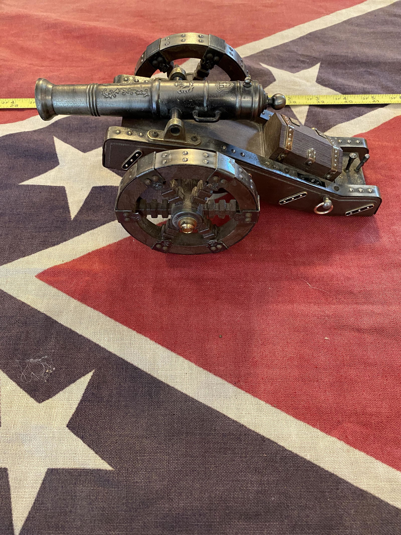 RARE EARLY CIVIL WAR TYPE TOY CANNON: RARE EARLY CIVIL WAR TYPE TOY CANNON. IN MINT OVERALL SHAPE AND CONDITION. A GREAT FIND AND AN EXCELLENT ADDITION TO YOUR COLLECTION.