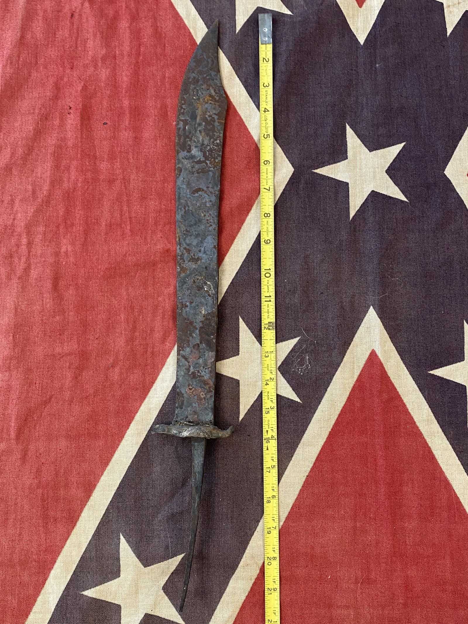 DUG CIVIL WAR CONFEDERATE SOLDIERS BOWIE KNIFE: DUG CIVIL WAR CONFEDERATE SOLDIERS BOWIE KNIFE. IN MINT OVERALL SHAPE AND CONDITION WITH A BEAUTIFUL OVERALL PATINA. ORIGINS OF THIS RELIC ARE FROM VIRGINIA. A GREAT FIND AND AN EXCELLENT ADDITION TO 