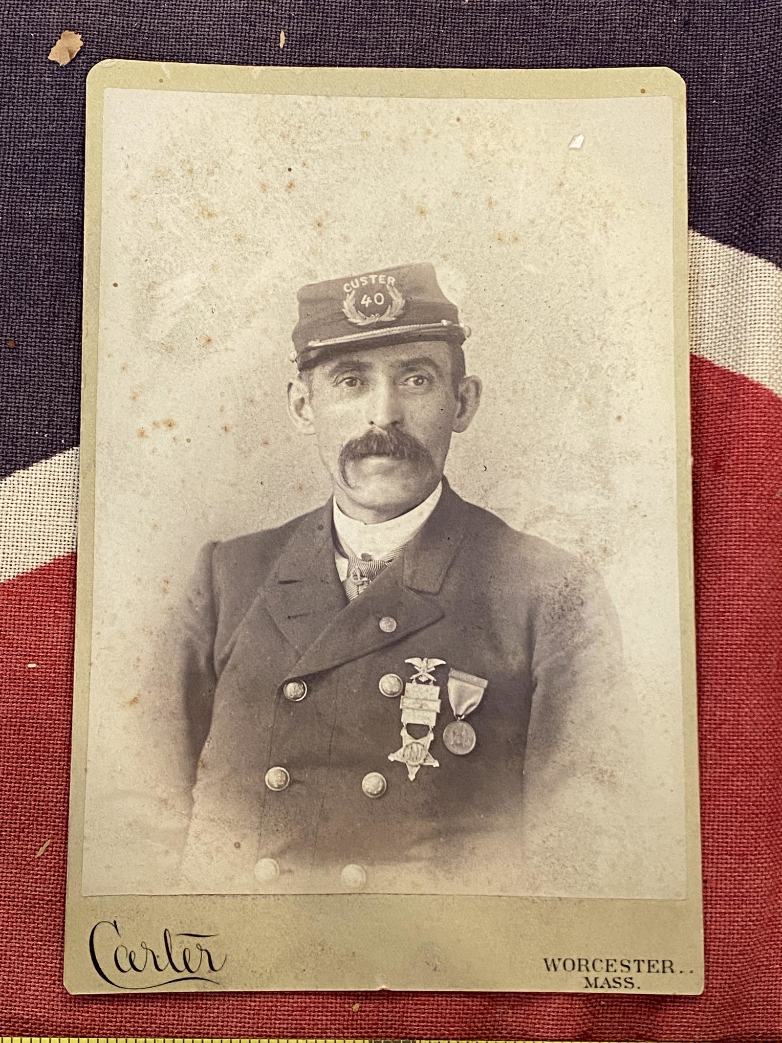 CIVIL WAR UCV OF CONFEDERATE SOLDIER W/UNIFORM & MEDALS: CIVIL WAR UCV OF CONFEDERATE SOLDIER W/UNIFORM & MEDALS. IN MINT OVERALL SHAPE AND CONDITION WITH A BEAUTIFUL OVERALL PATINA. A GREAT FIND AND AN EXCELLENT ADDITION TO YOUR COLLECTION.