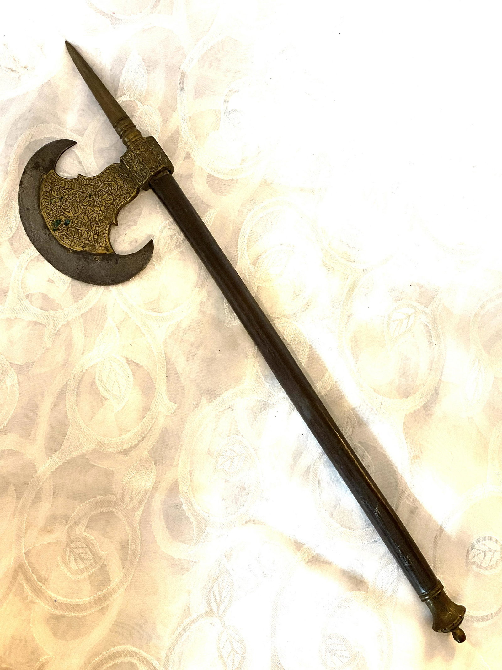 RARE 16TH CENTURY HAND FORGED SCRIMSHAW AXE: RARE 16TH CENTURY HAND FORGED SCRIMSHAW AXE. THIS IS A VERY RARE FIND. IN MINT OVERALL SHAPE AND CONDITION WITH A BEAUTIFUL OVERALL PATINA. HAS A GREAT LOOK TO IT WITH AN EXCELLENT OVERALL EYE APPEAL.
