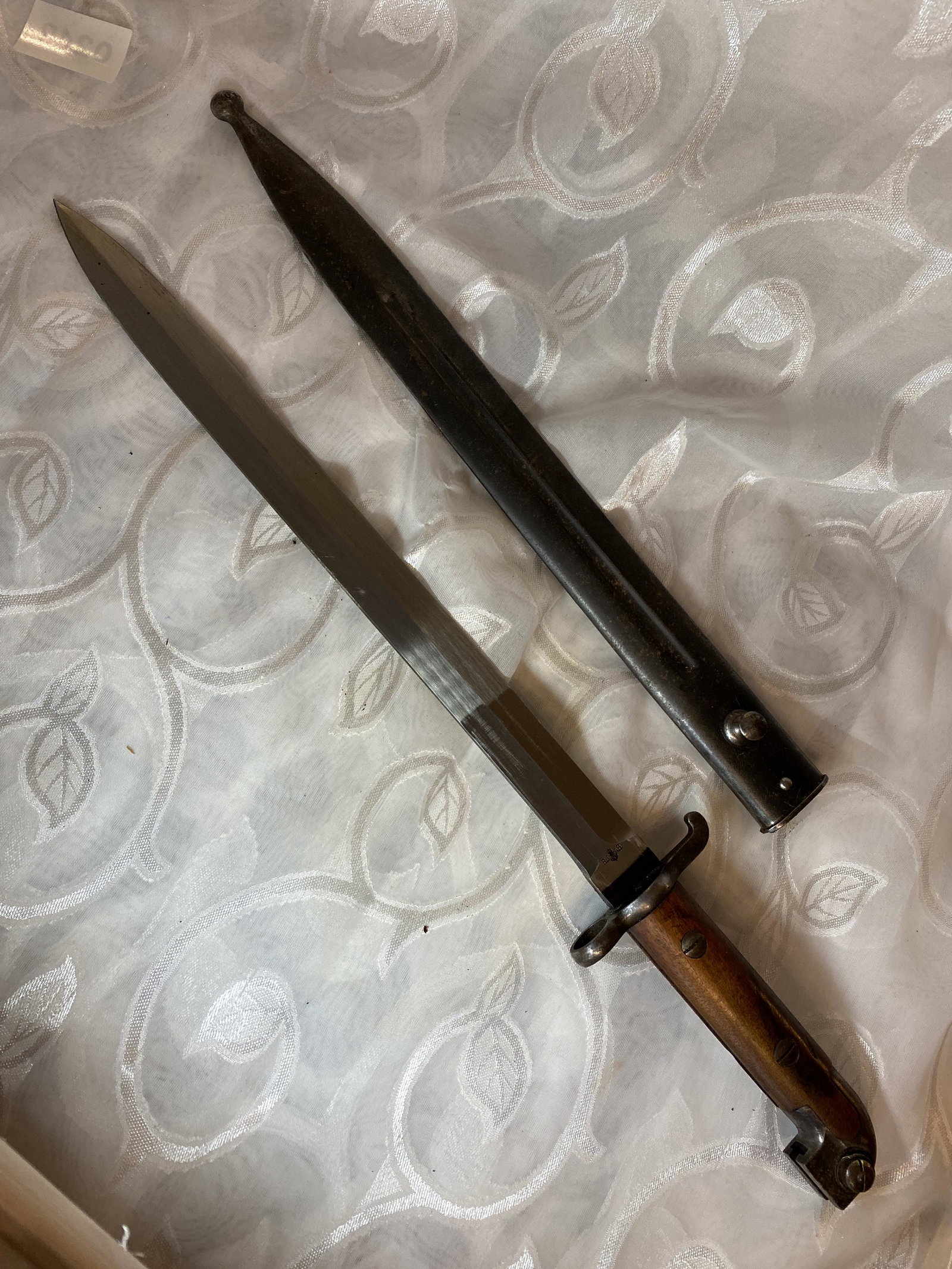 ANTIQUE SWEDISH MAUSER BAYONET & SCABBARD MARKED EJAB: ANTIQUE SWEDISH MAUSER BAYONET & SCABBARD MARKED EJAB. IN GOOD OVERALL SHAPE AND CONDITION WITH A BEAUTIFUL OVERALL PATINA. HAS A GREAT LOOK TO IT WITH AN EXCELLENT OVERALL EYE APPEAL. A GREAT FIND AN