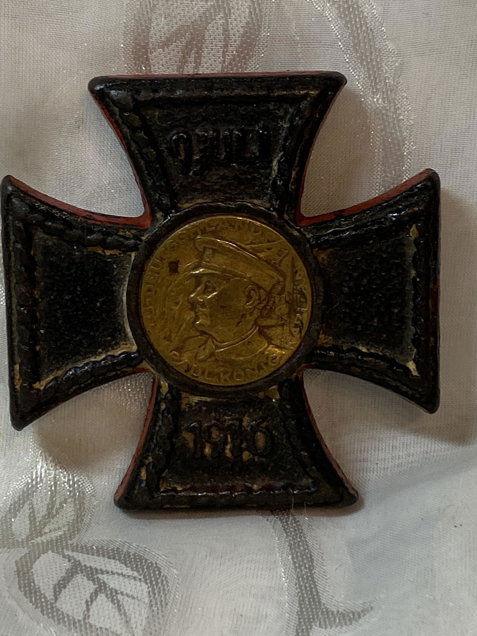 WW1 GERMAN IRON CROSS PAPER WEIGHT: WW1 GERMAN IRON CROSS PAPER WEIGHT. IN GOOD OVERALL SHAPE AND CONDITION. A GREAT FIND AND AN EXCELLENT ADDITION TO YOUR COLLECTION.