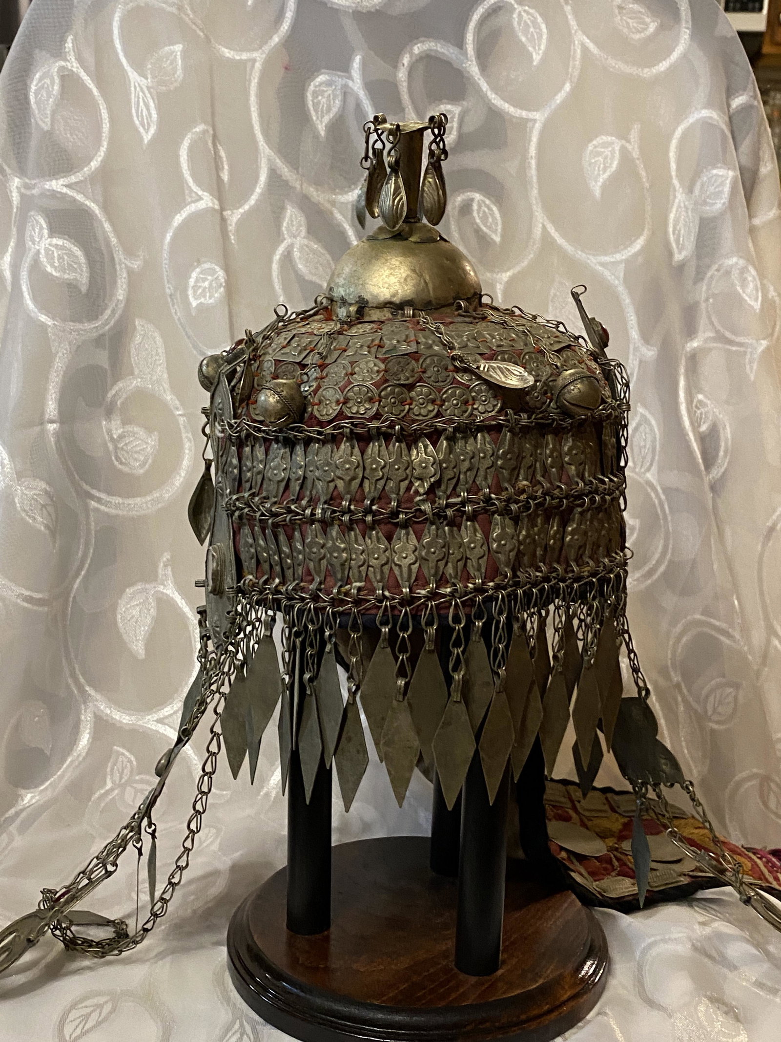 VERY RARE EARLY 17TH CENT. PRUSSIAN BATTLE HELMET: VERY RARE EARLY 17TH CENT. PRUSSIAN BATTLE HELMET. IN MINT OVERALL SHAPE AND CONDITION WITH A BEAUTIFUL OVERALL PATINA. THIS HELMET IS ALL HAND-MADE AND IN MINT OVERALL SHAPE AND CONDITION WITH A BEAU