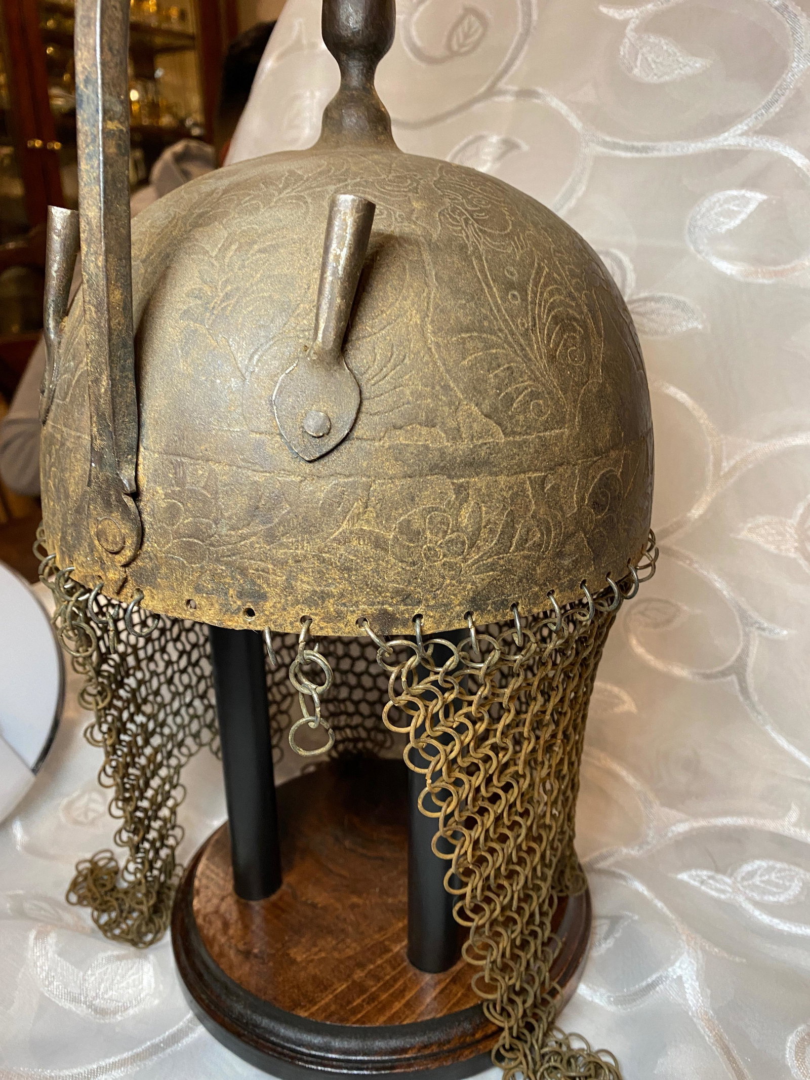 RARE 16TH CENT. WARRIOR SPIKE HELMET W/MESH: RARE 16TH CENT. WARRIOR SPIKE HELMET W/MESH. IN MINT OVERALL SHAPE AND CONDITION WITH A BEAUTIFUL OVERALL PATINA. HAS A GREAT LOOK TO IT WITH AN EXCELLENT OVERALL EYE APPEAL. THIS COMES FROM A COLLECT