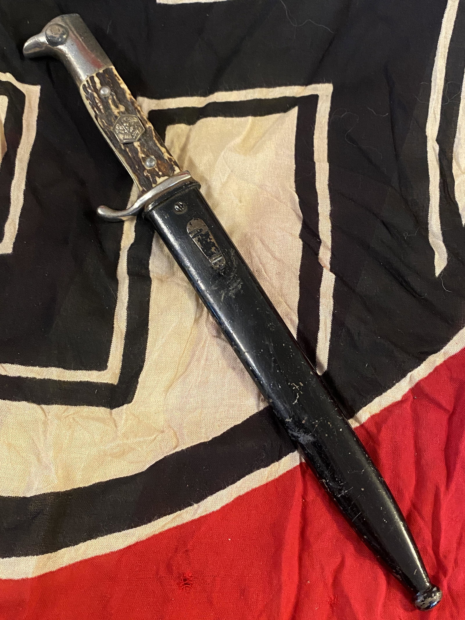 EARLY WW2 GERMAN NAZI STAG HANDLE BAYONET DAGGER: EARLY WW2 GERMAN NAZI STAG HANDLE BAYONET DAGGER - MADE BY ANTON WINSEN JR. SOLINGEN. IN MINT OVERALL SHAPE AND CONDITION WITH A BEAUTIFUL OVERALL PATINA. HAS A GREAT LOOK TO IT WITH AN EXCELLENT OVER