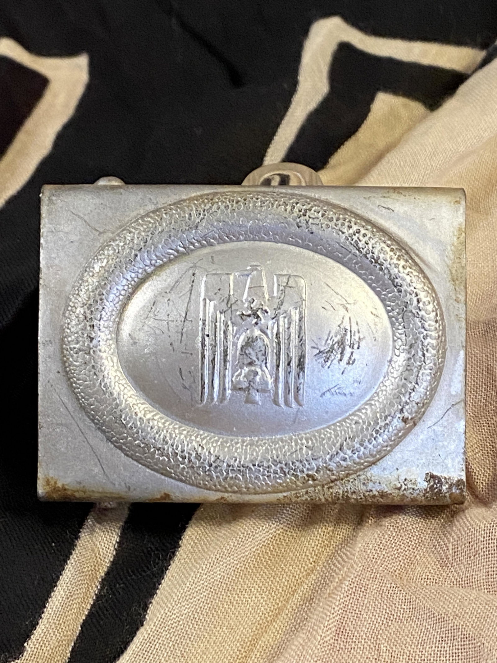WW2 GERMAN DRK SUPERIOR DOCTORS BELT BUCKLE: WW2 GERMAN DRK SUPERIOR DOCTORS BELT BUCKLE. IN MINT OVERALL SHAPE AND CONDITION WITH A BEAUTIFUL OVERALL PATINA. HAS A GREAT LOOK TO IT WITH AN EXCELLENT OVERALL EYE APPEAL. PLEASE VIEW ALL DETAILED 