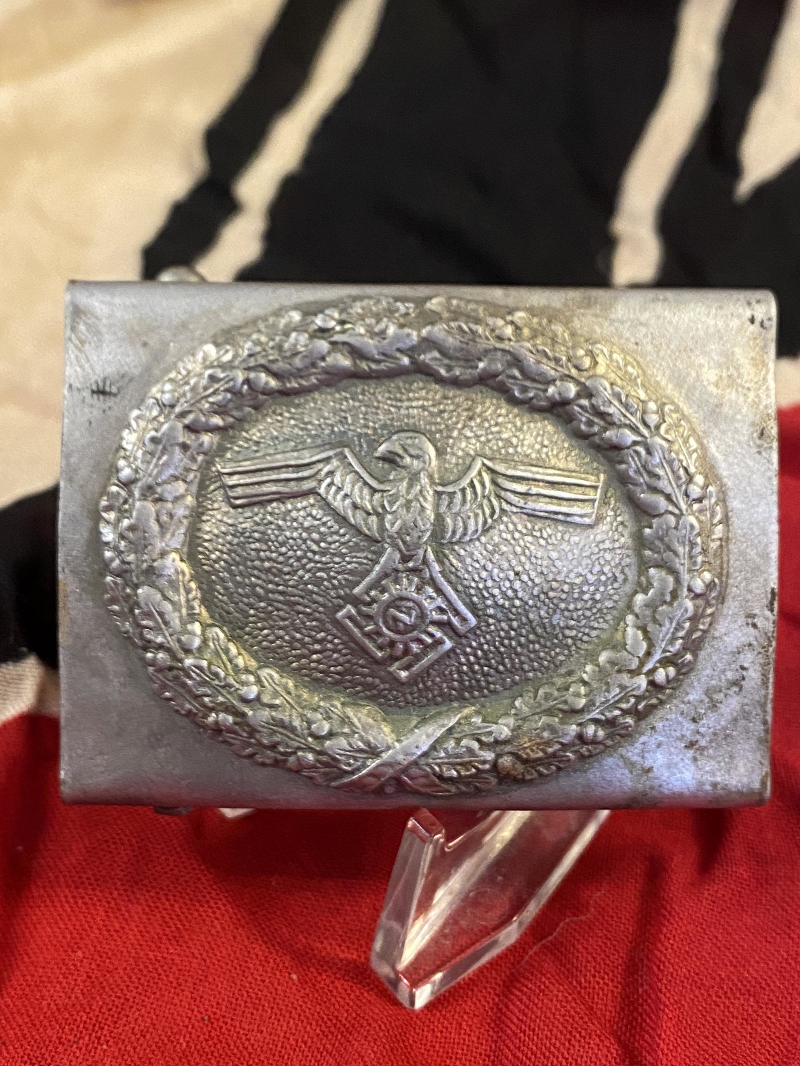 EARLY WW2 GERMAN NAZI TENO BELT BUCKLE: EARLY WW2 GERMAN NAZI TENO BELT BUCKLE. IN MINT OVERALL SHAPE AND CONDITION WITH A BEAUTIFUL OVERALL PATINA. PLEASE VIEW ALL DETAILED PICTURES. A GREAT FIND AND AN EXCELLENT ADDITION TO YOUR COLLECTIO