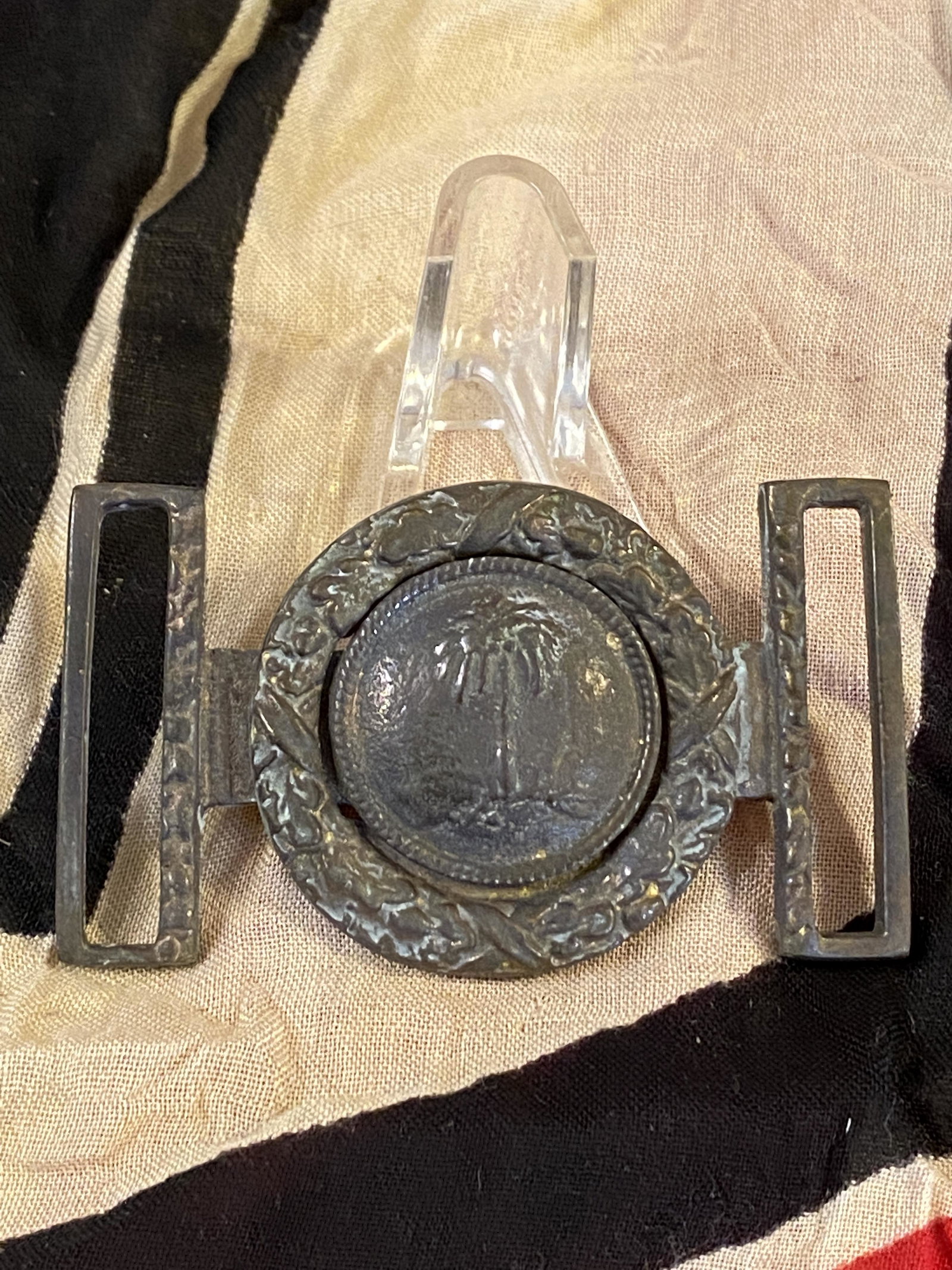 SCARCE CIVIL WAR CONFEDERATE S.C. SOUTH CAROLINA BELT: SCARCE CIVIL WAR CONFEDERATE S.C. SOUTH CAROLINA BELT BUCKLE - 2 PIECE. IN MINT OVERALL SHAPE AND CONDITION WITH A BEAUTIFUL OVERALL PATINA. PLEASE VIEW ALL DETAILED PICTURES. A GREAT FIND AND AN EXCE