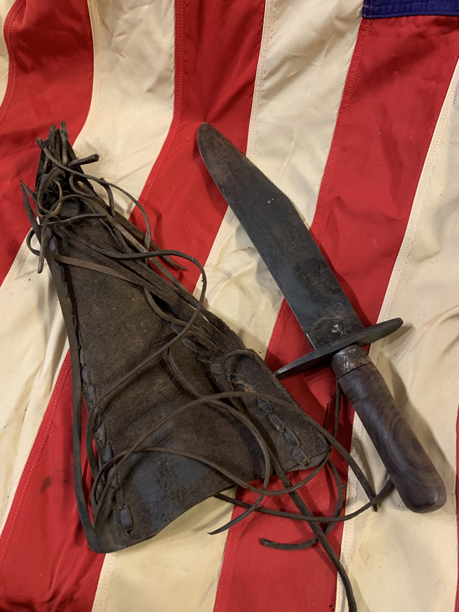 RARE CIVIL WAR CONFEDERATE BOWIE KNIFE W/SHEATH DATED: RARE CIVIL WAR CONFEDERATE BOWIE KNIFE W/SHEATH DATED 1864. IN GOOD OVERALL SHAPE AND CONDITION WITH A BEAUTIFUL OVERALL PATINA. VERY WELL USED - VIEW PICTURES. A GREAT FIND AND AN EXCELLENT ADDITION 