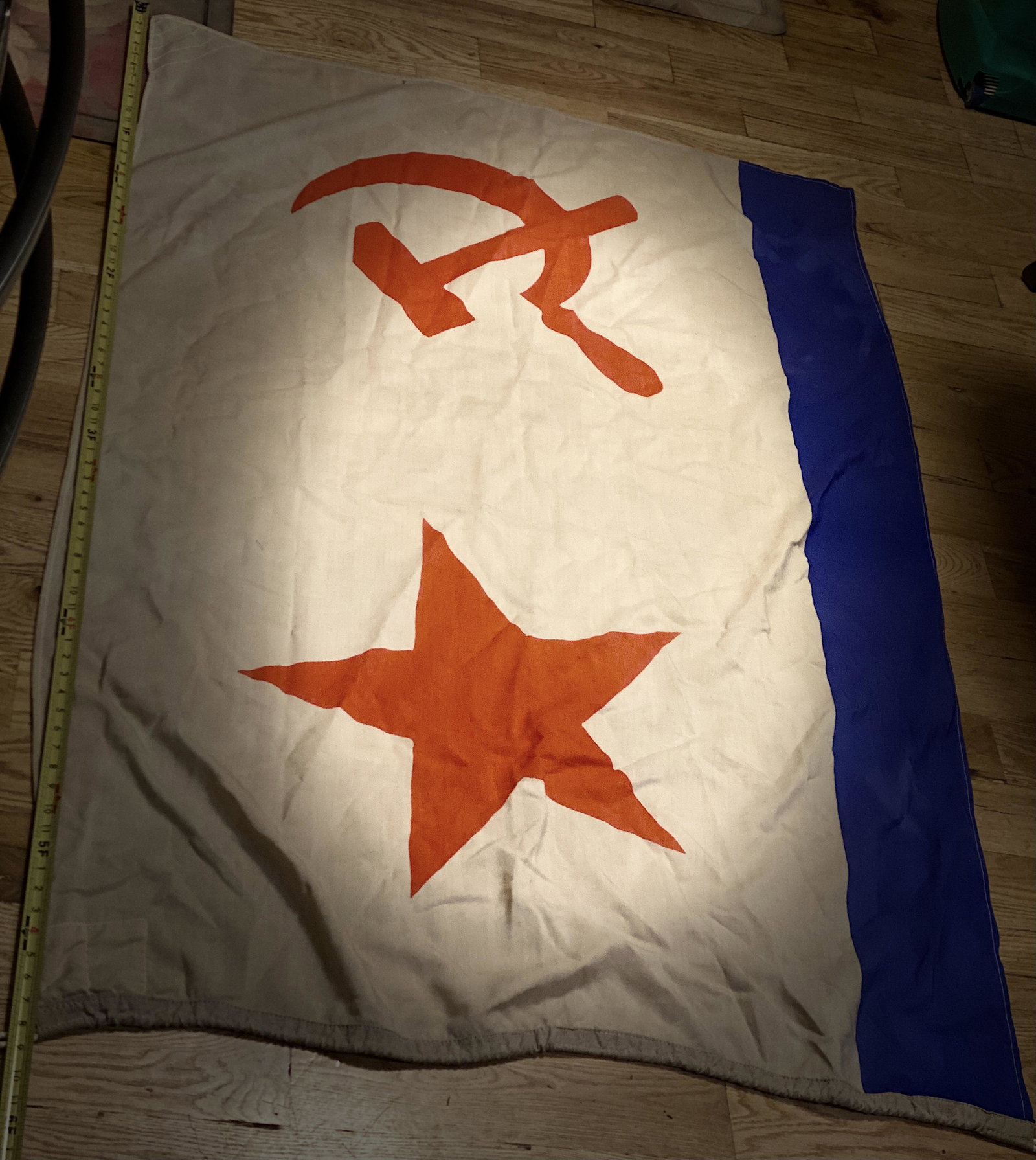 RARE WW2 RUSSIAN SOVIET FLAG: RARE WW2 RUSSIAN SOVIET FLAG. IN GOOD OVERALL SHAPE AND CONDITION WITH A BEAUTIFUL OVERALL PATINA. A GREAT FIND AND AN EXCELLENT ADDITION TO YOUR COLLECTION.