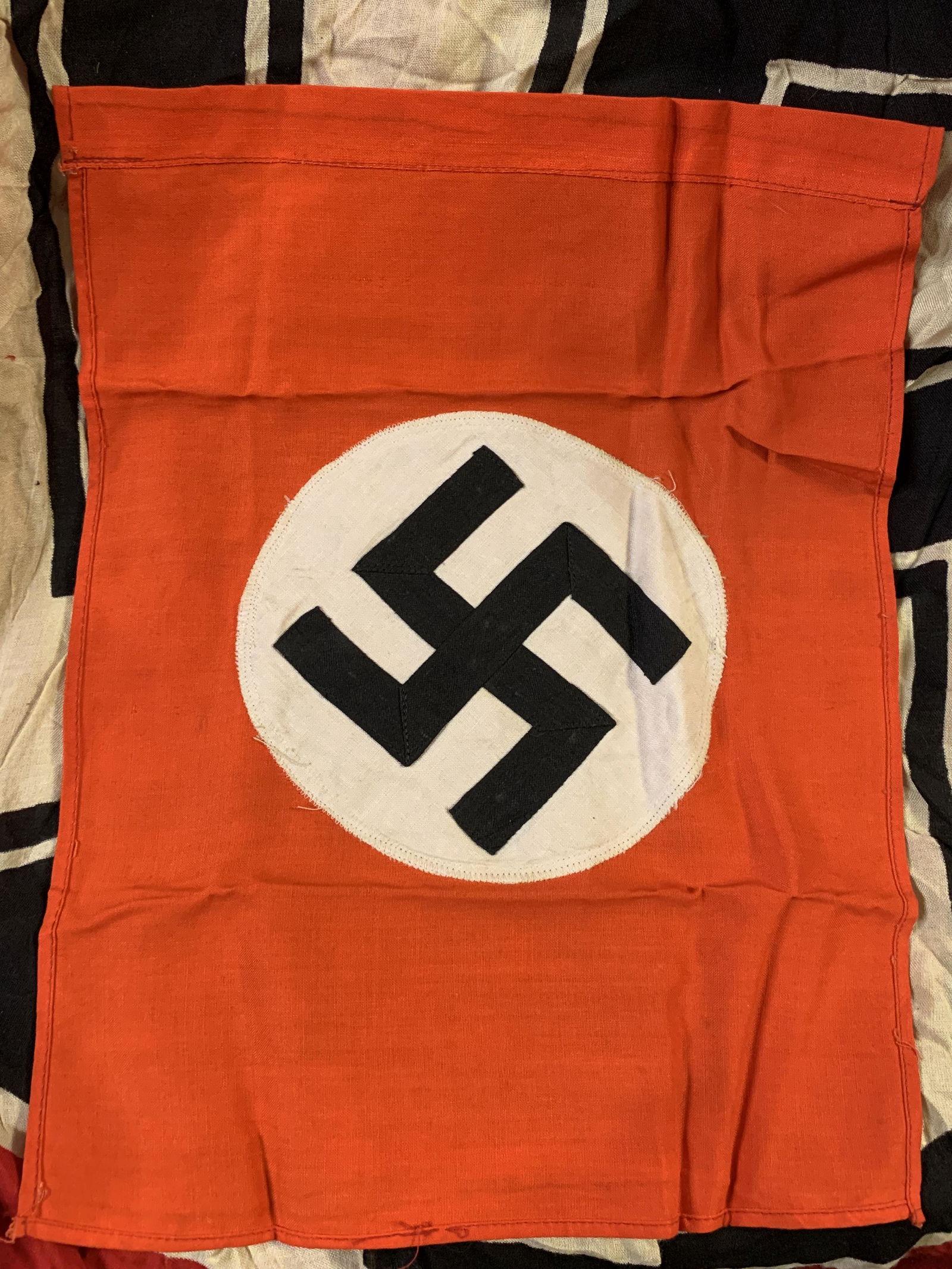 RARE WW2 GERMAN SHORT HAND FLAG: RARE WW2 GERMAN SHORT HAND FLAG. IN MINT OVERALL SHAPE AND CONDITION WITH A BEAUTIFUL OVERALL PATINA. A GREAT FIND AND AN EXCELLENT ADDITION TO YOUR COLLECTION.
