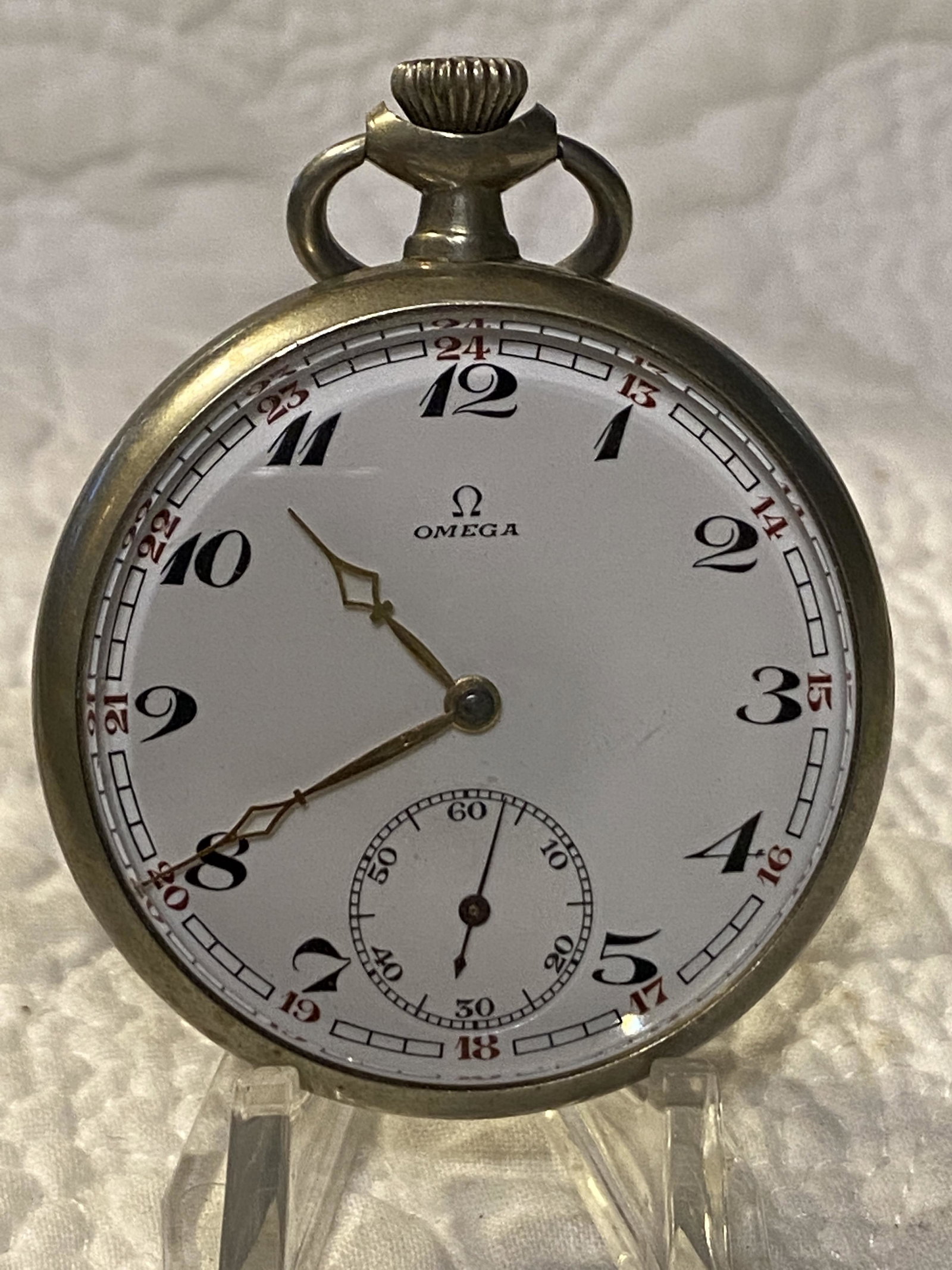 OMEGA 15J ANTIQUE MENS POCKET WATCH: OMEGA 15J ANTIQUE MENS POCKET WATCH. IN GOOD OVERALL SHAPE AND CONDTION AND RUNNING. PLEASE VIEW ALL DETAILED PICTURES. A GREAT FIND AND AN EXCELLENT ADDITION TO YOUR COLLECTION.