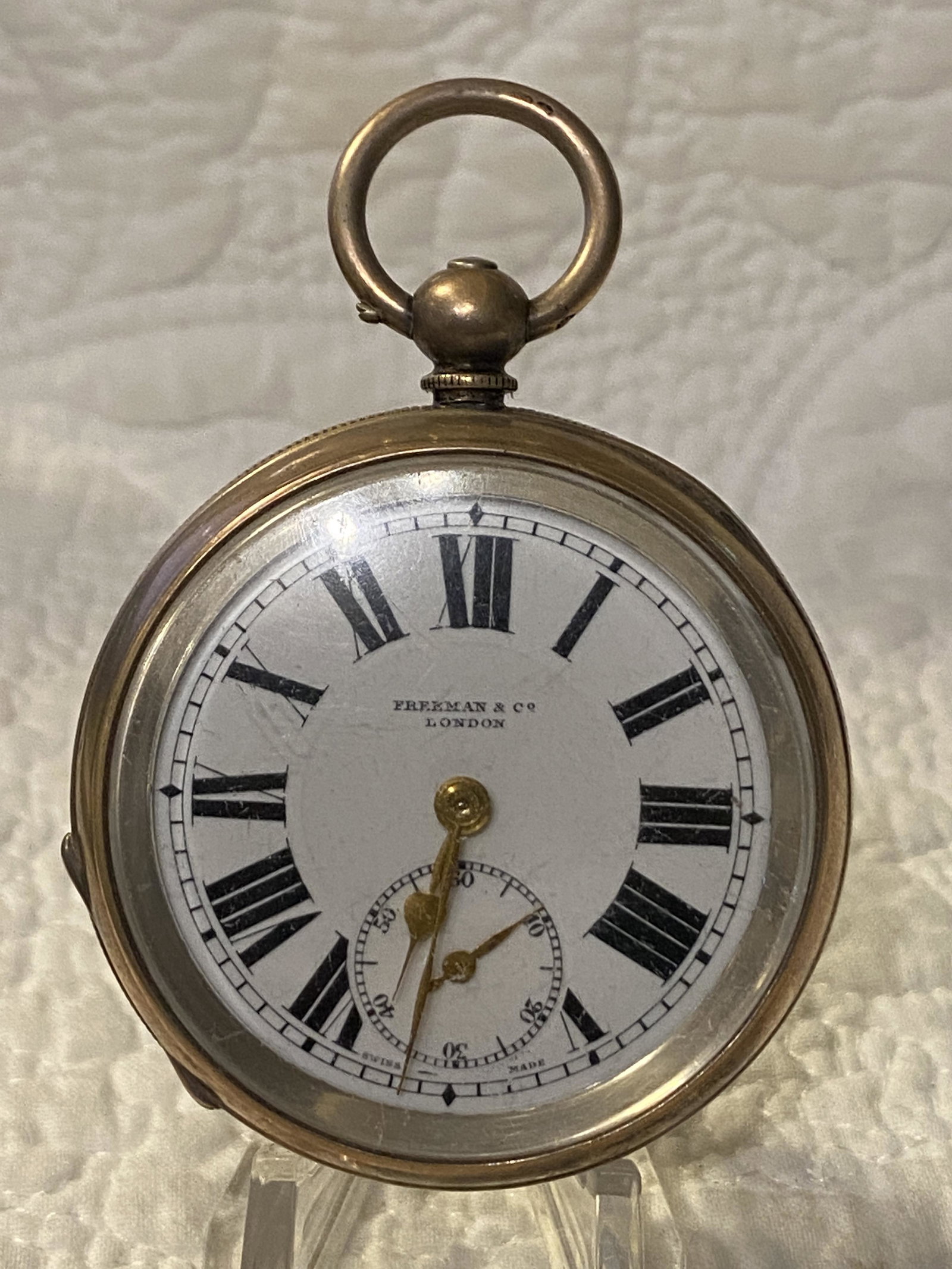 ANTIQUE FREEMAN & CO. MENS POCKET WATCH: ANTIQUE FREEMAN & CO. MENS POCKET WATCH. WATCH RUNS, BUT STARTS AND STOPS. NEEDS MINOR SERVICING. A GREAT FIND AND AN EXCELLENT ADDITION TO YOUR COLLECTION.