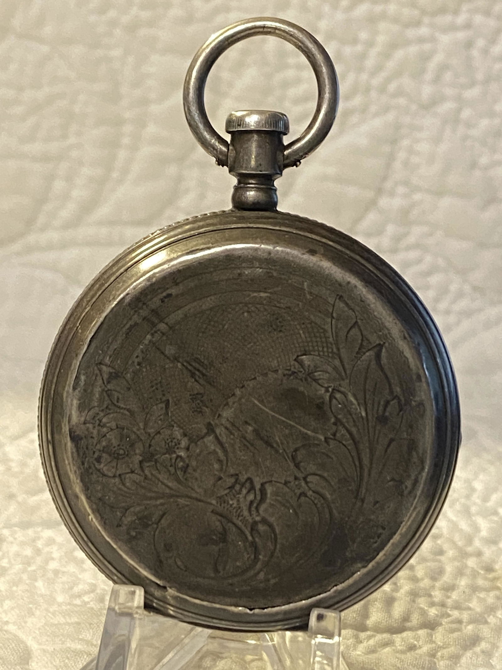 EARLY KEY WIND COIN SILVER POCKET WATCH: EARLY KEY WIND MENS COIN SILVER POCKET WATCH. WATCH NEEDS SERVICING. A GREAT ADDITION TO YOUR WATCH COLLECTION.