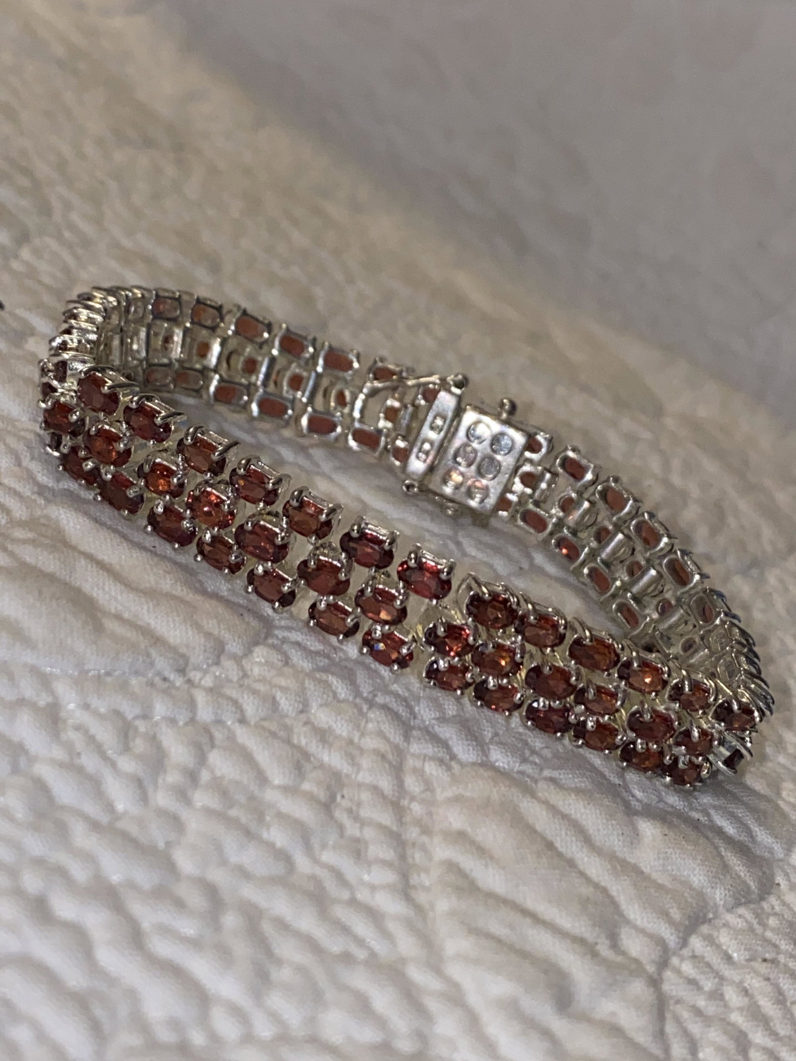 VINTAGE STERLING SILVER 3 ROW GARNETS TENNIS BRACELET: VINTAGE STERLING SILVER 3 ROW GARNETS TENNIS BRACELET. IN GOOD OVERALL SHAPE AND CONDITION. PLEASE VIEW ALL DETAILED PICTURES. A GREAT FIND AND AN EXCELLENT ADDITION TO YOUR COLLECTION.