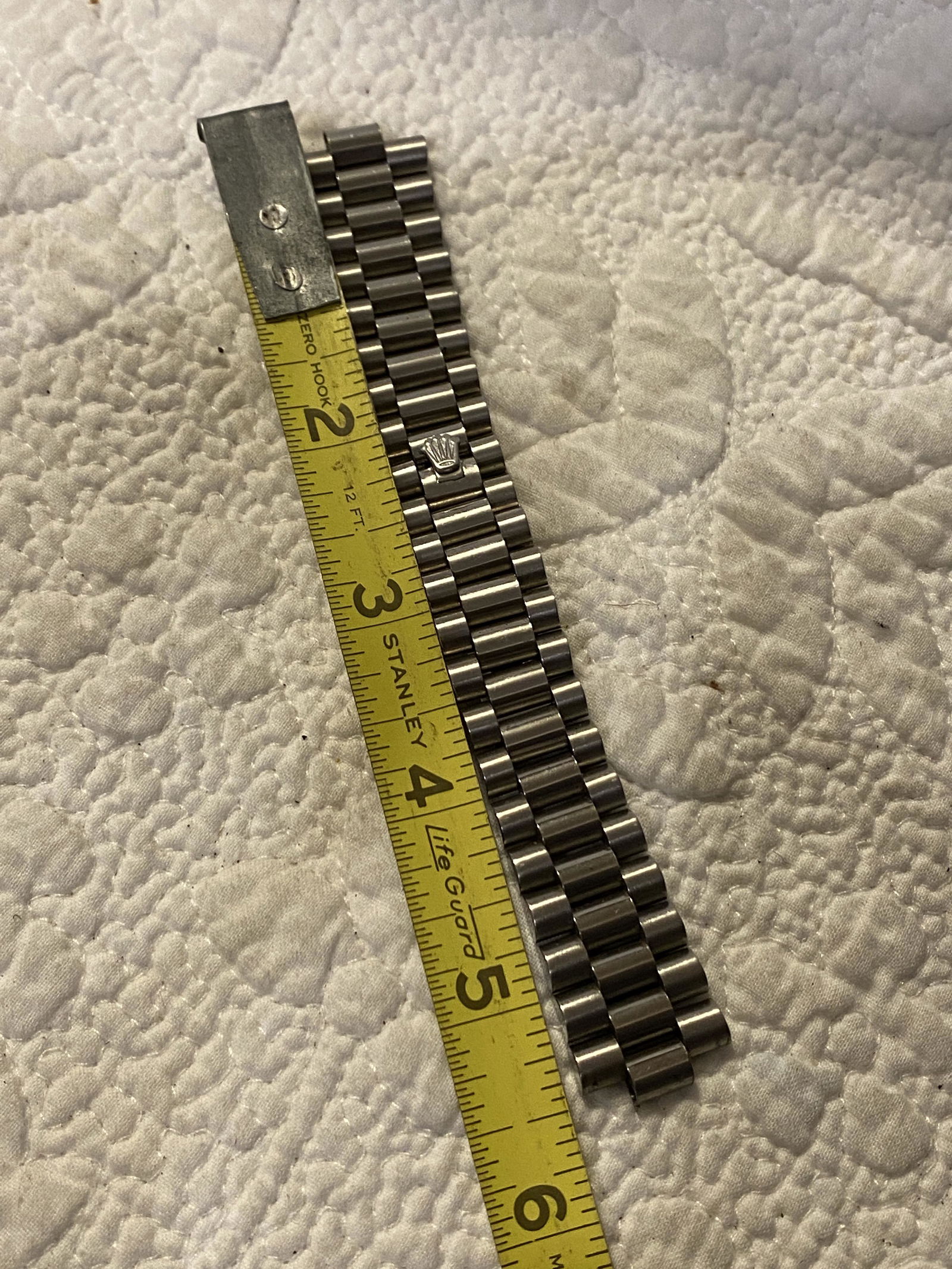 ESTATE MENS ROLEX STEEL BRACELET: ESTATE MENS ROLEX STEEL BRACELET. IN GOOD OVERALL SHAPE AND CONDITION. THIS WAS FOUND AT A RECENT ESTATE CLEANOUT. SOLD AS FOUND. PLEASE VIEW ALL DETAILED PICTURES.