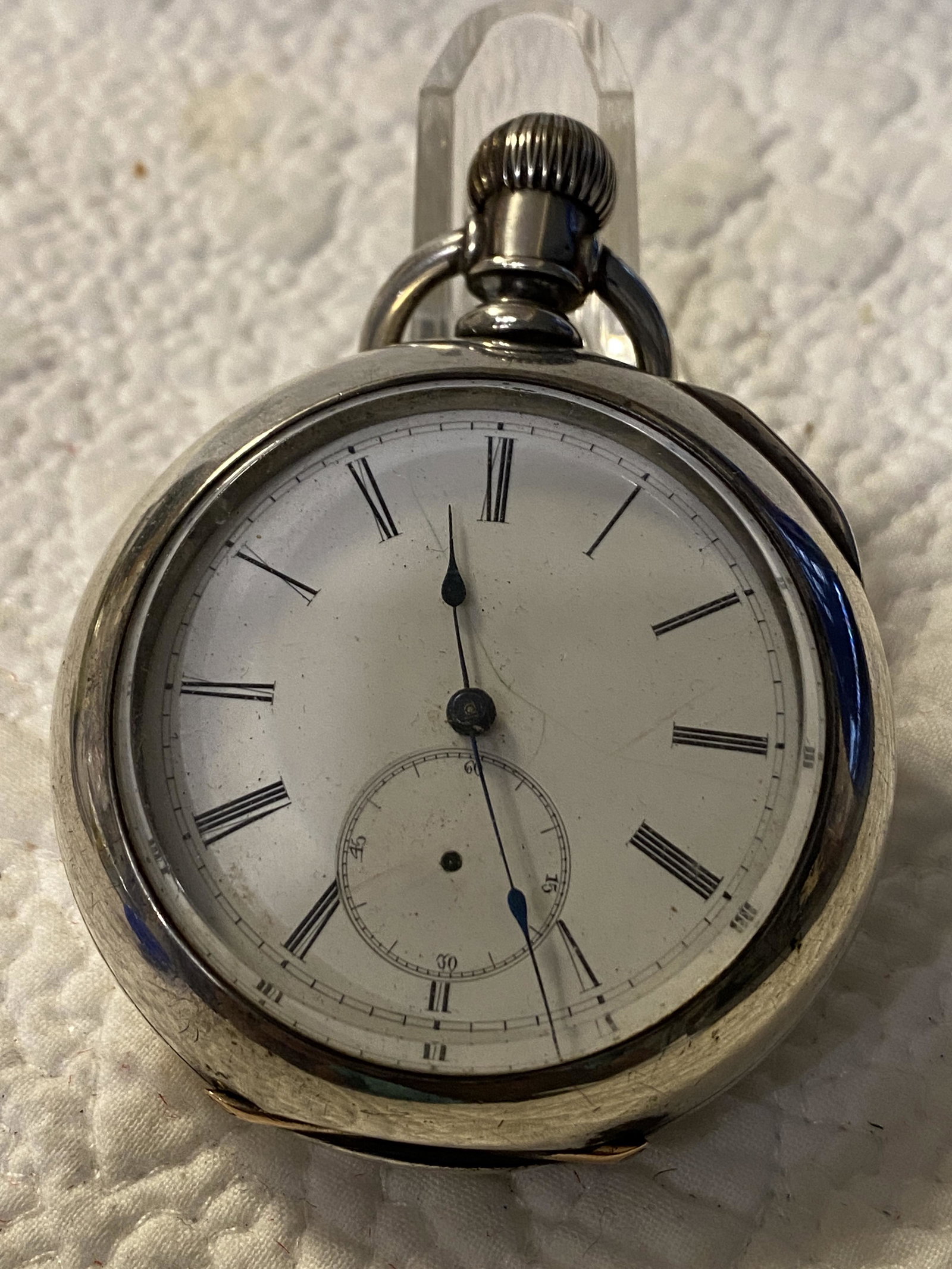 ANTIQUE COIN SILVER LG SIZE POCKET WATCH: ANTIQUE COIN SILVER LG SIZE POCKET WATCH. RUNS WHEN WARMED. NEEDS SWEEP. A GREAT ADDITION TO YOUR COLLECTION.