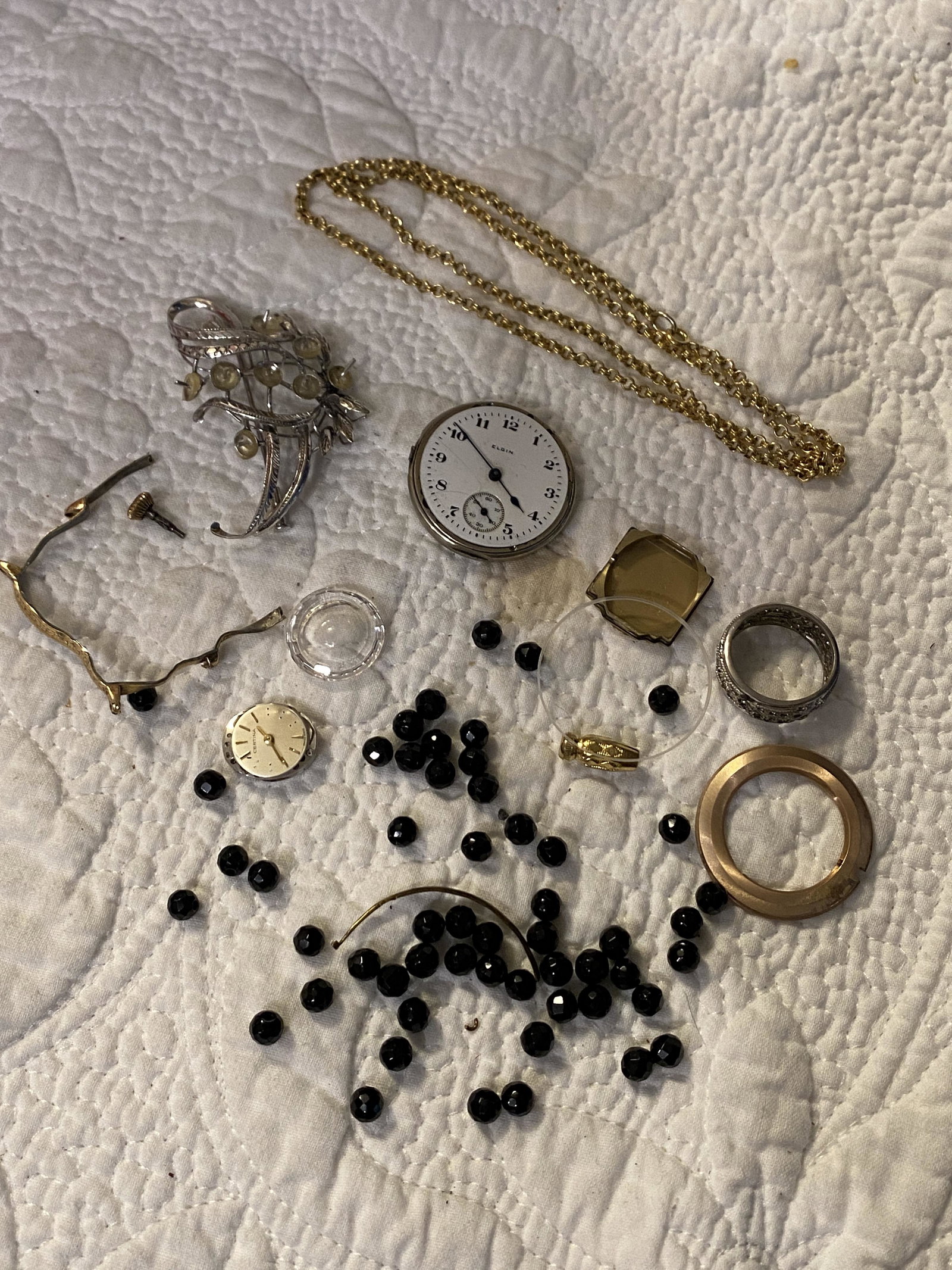 JEWELERS BENCH LOT OF WATCHES & JEWELRY: JEWELERS BENCH LOT OF WATCHES & JEWELRY. SOLD AS FOUND AT A JEWELRY STORE CLEANOUT. PLEASE VIEW ALL DETAILED PICTURES. A GREAT FIND AND AN EXCELLENT ADDITION TO YOUR COLLECTION.