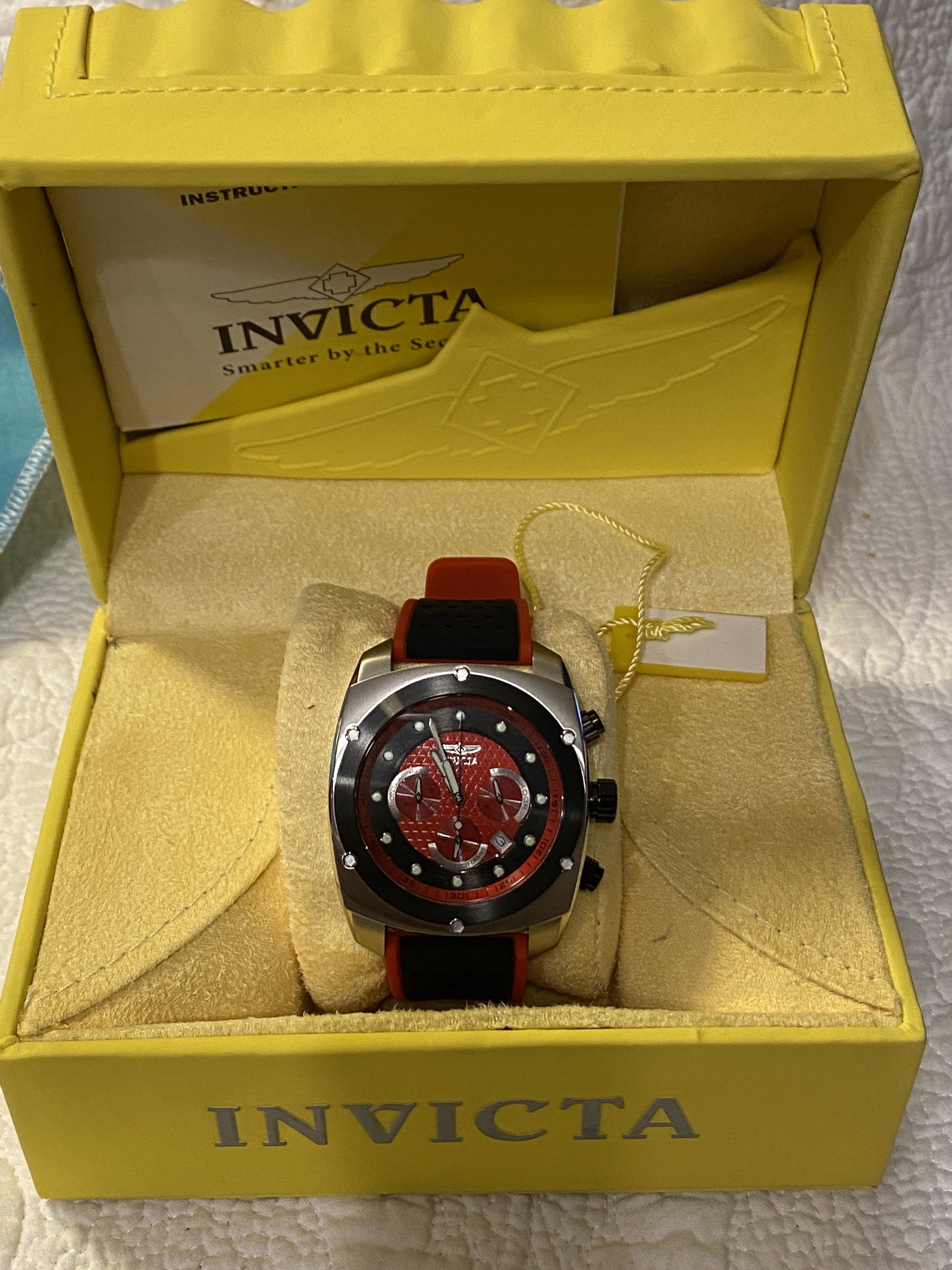 INVICTA MENS S1 RACING CHRONOGRAPH WATCH W/BOX: INVICTA MENS S1 RACING CHRONOGRAPH WATCH W/BOX. IN GOOD OVERALL SHAPE AND CONDITION. COMES FROM A WATCH COLLECTION. A GREAT FIND AND AN EXCELLENT ADDITION TO YOUR COLLECTION.