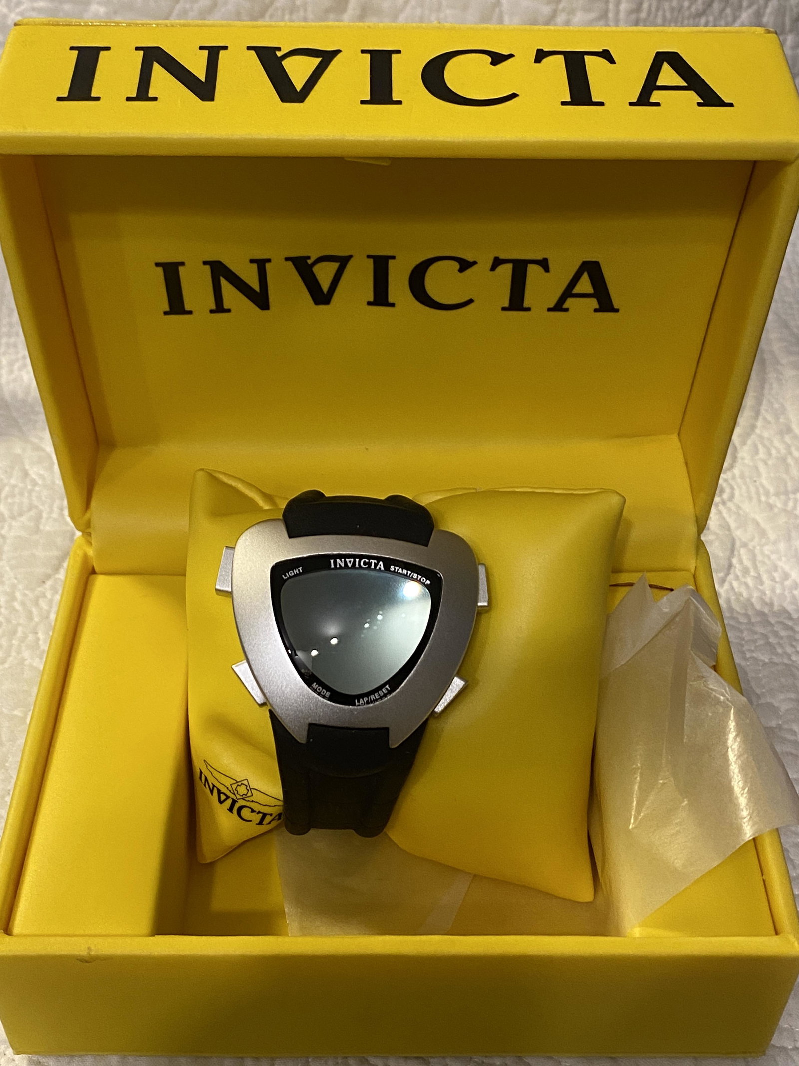 MENS INVICTA ALUMINUM DIGITAL WATCH W/BOX: MENS INVICTA ALUMINUM DIGITAL WATCH W/BOX. IN GOOD OVERALL SHAPE AND CONDITION. A GREAT FIND AND AN EXCELLENT ADDITION TO YOUR COLLECTION.