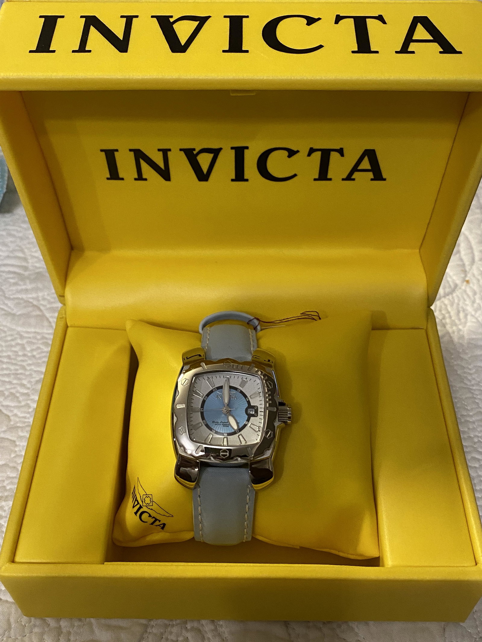 LADIES INVICTA WRISTWATCH IN ORIG. BOX: LADIES INVICTA WRISTWATCH IN ORIG. BOX. IN MINT LIKE NEW SHAPE AND CONDITION. A GREAT FIND AND AN EXCELLENT ADDITION TO YOUR COLLECTION.