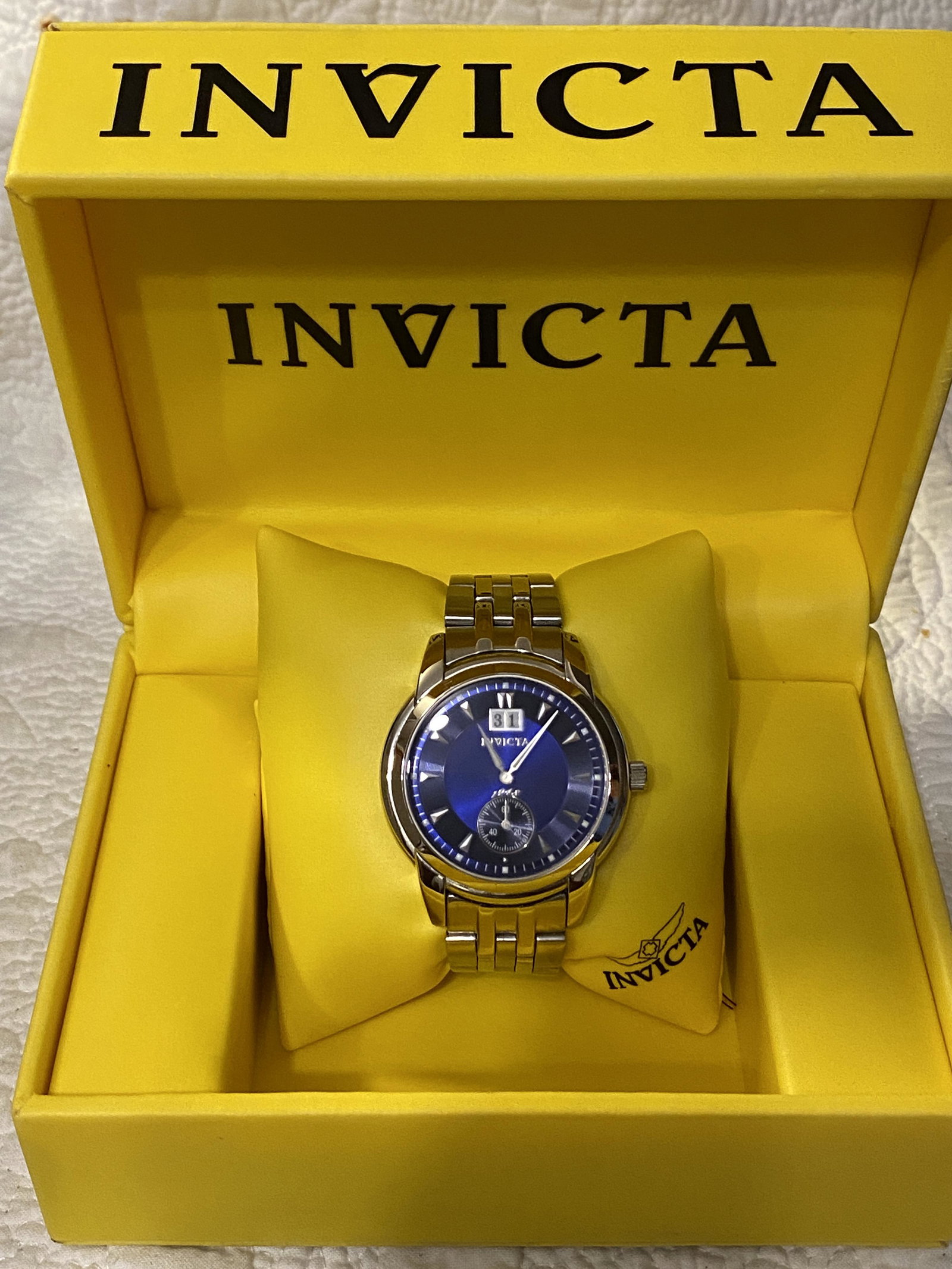 MENS INVICTA 1948 WRISTWATCH W/BOX: MENS INVICTA 1948 WRISTWATCH W/BOX. IN GOOD OVERALL SHAPE AND CONDITION. COMES WITH THE ORIGINAL BOX. A GREAT FIND AND AN EXCELLENT ADDITION TO YOUR COLLECTION.