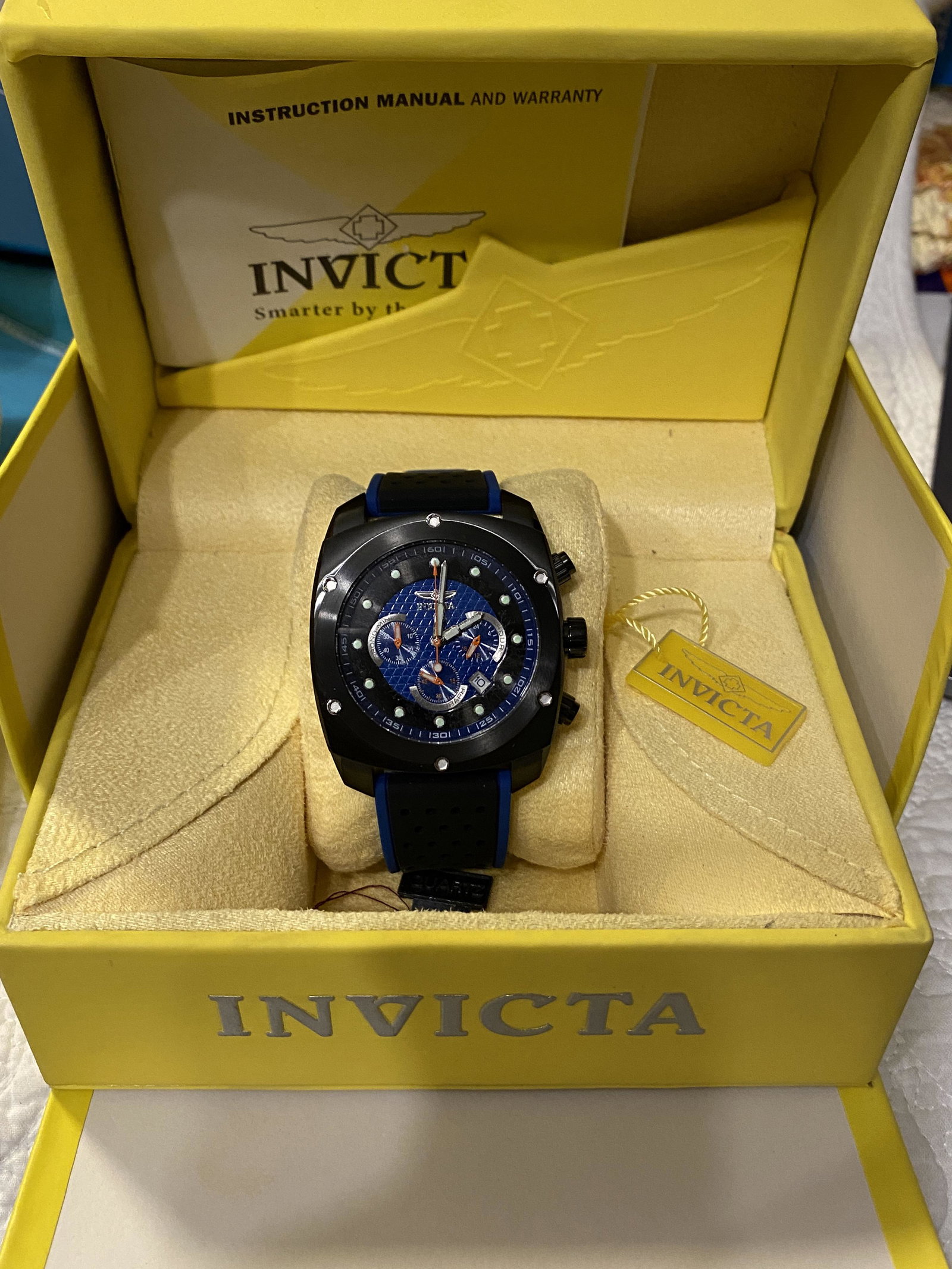 MENS INVICTA S1 RALLY CHRONOGRAPH WRISWATCH: MENS INVICTA S1 RALLY CHRONOGRAPH WRISWATCH. IN GOOD OVERALL SHAPE AND CONDITION. COMES IN THE ORIGINAL BOX. A GREAT FIND AND AN EXCELLENT ADDITION TO YOUR COLLECTION.