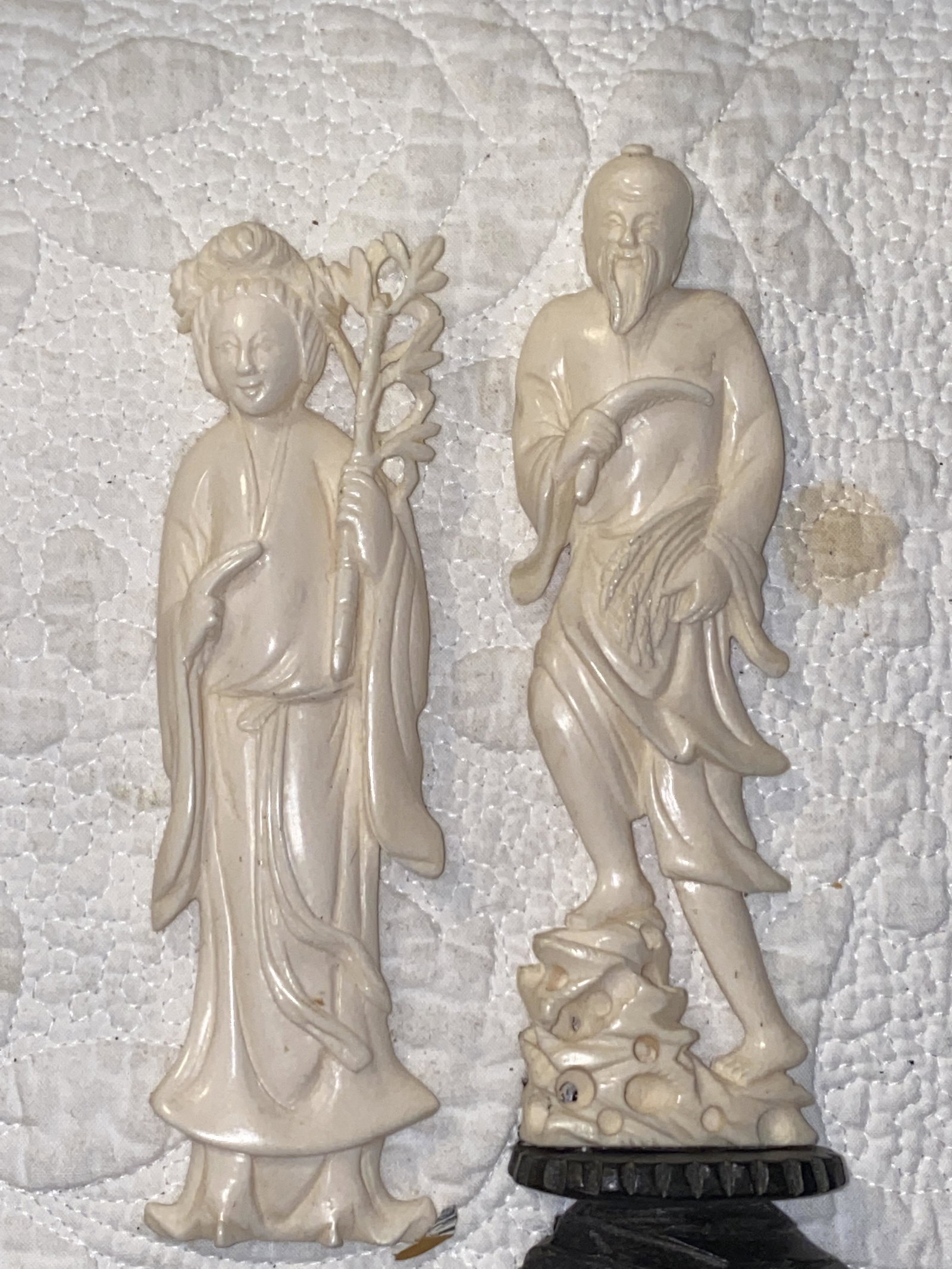 ANTIQUE SET OF (2) JAPANESE BONE FIGURINES: ANTIQUE SET OF (2) JAPANESE BONE FIGURINES. SOLD AS FOUND AS A SET. PLEASE VIEW ALL DETAILED PICTURES. A GREAT FIND AND AN EXCELLENT ADDITION TO YOUR COLLECTION.