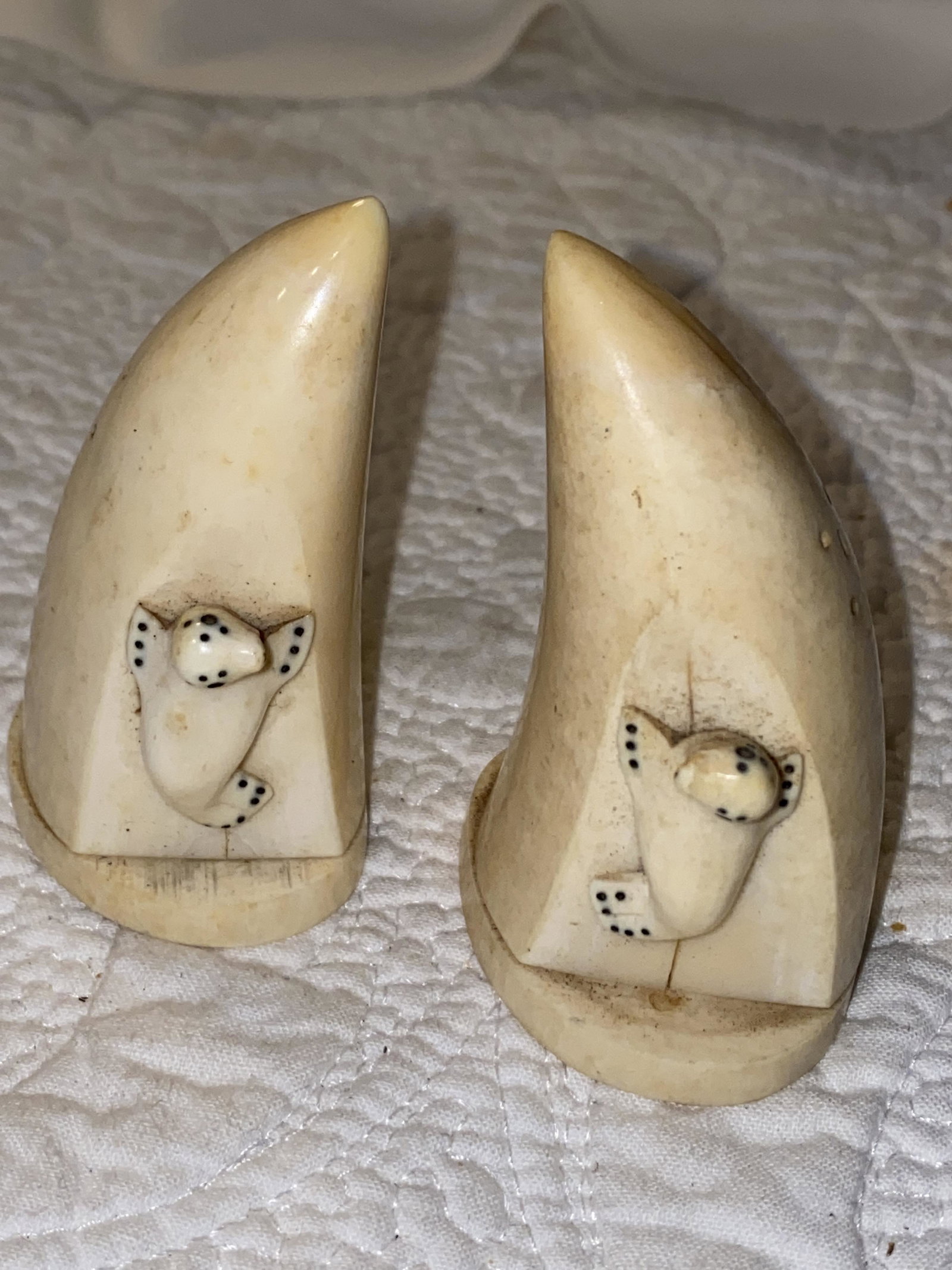 ANTIQUE WHALE TOOTH SALT/PEPPER SHAKERS: ANTIQUE WHALE TOOTH SALT/PEPPER SHAKERS. IN MINT OVERALL SHAPE AND CONDITION. PLEASE VIEW ALL DETAILED PICTURES. A GREAT FIND AND AN EXCELLENT ADDITION TO YOUR COLLECTION.
