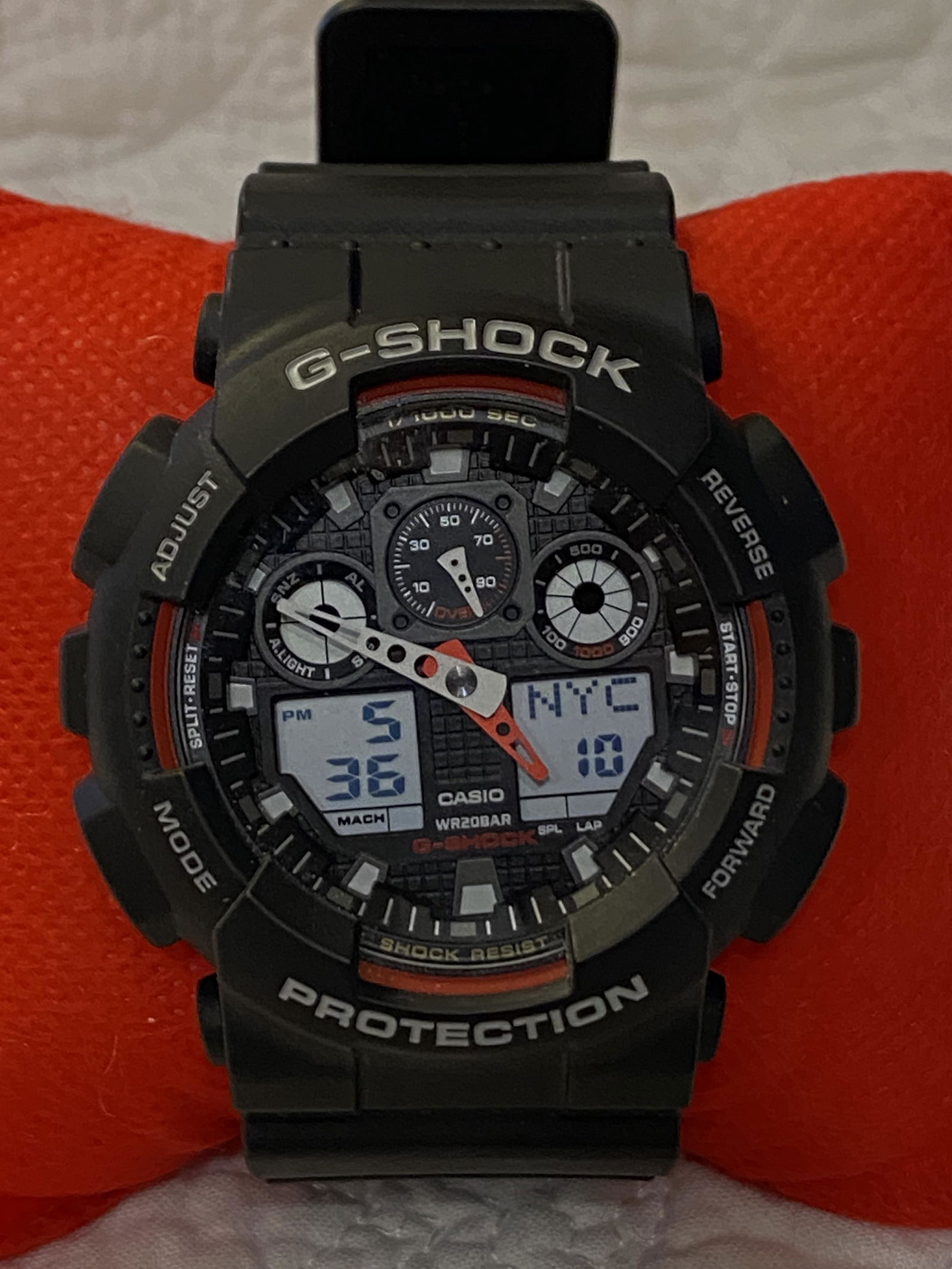 CASION G-SHOCK MENS DIGITAL WRISTWATCH: CASION G-SHOCK MENS DIGITAL WRISTWATCH. IN GOOD OVERALL SHAPE AND CONDITION AND WORKING ORDER. A GREAT FIND AND AN EXCELLENT ADDITION TO YOUR COLLECTION.