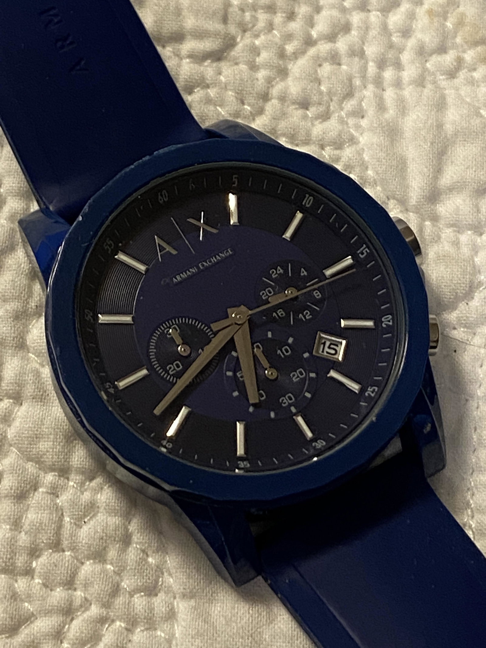 MENS ARMANI EXCHANGE CHRONOGRAPH WRISTWATCH: MENS ARMANI EXCHANGE CHRONOGRAPH WRISTWATCH. HAS A GOOD LOOK TO IT WITH AN EXCELLENT OVERALL EYE APPEAL. A GREAT FIND AND AN EXCELLENT ADDITION TO YOUR COLLECTION.